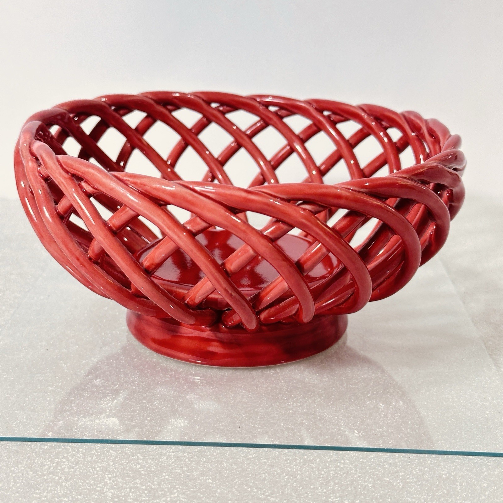 Home Porcelain Woven Lattice Bread Basket Fruit Bowl in Coral 7″ Round Diameter