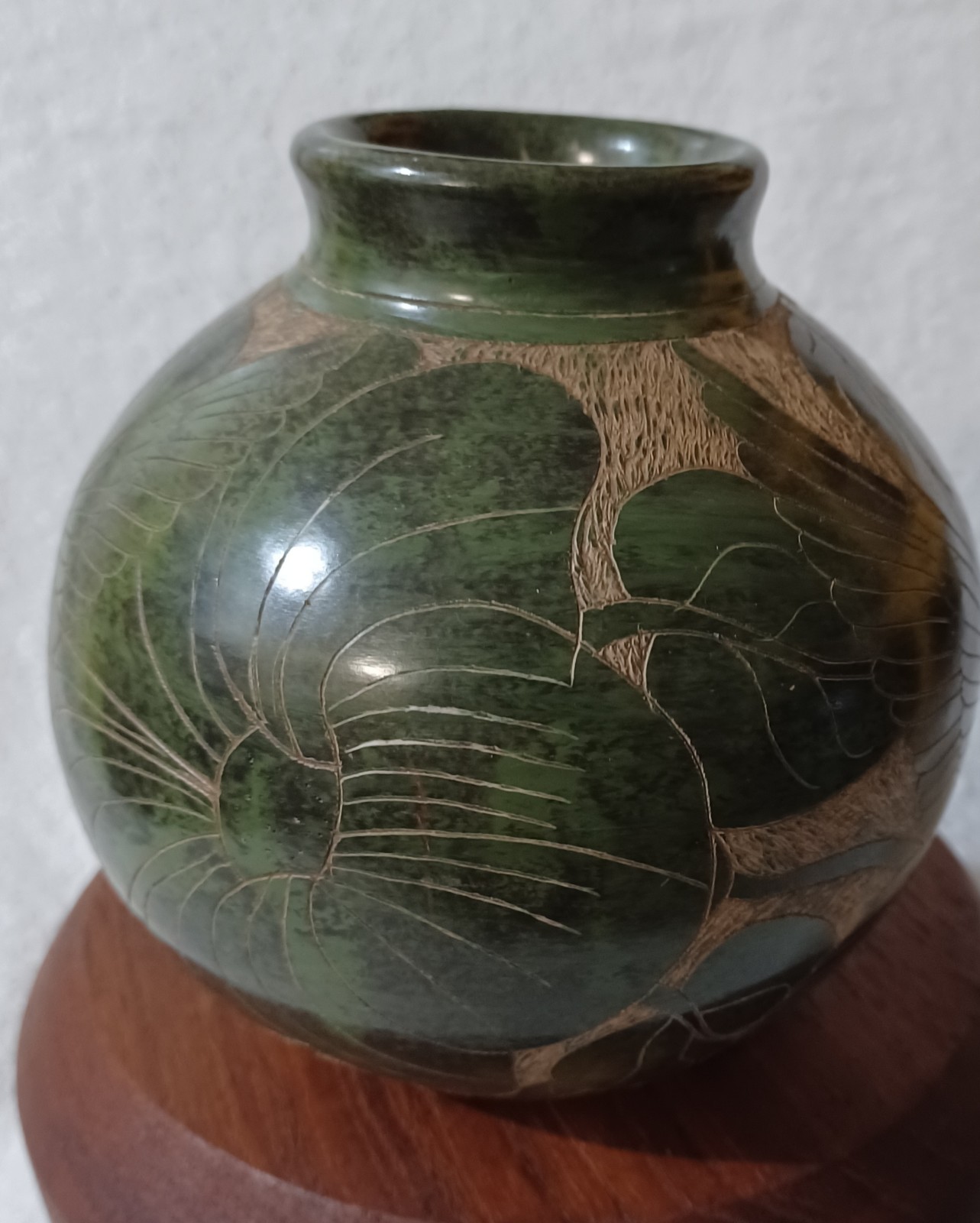 Nicaragua Handcrafted Art Pottery Bud Vase. Etched Vase 4.75in x 4.5in