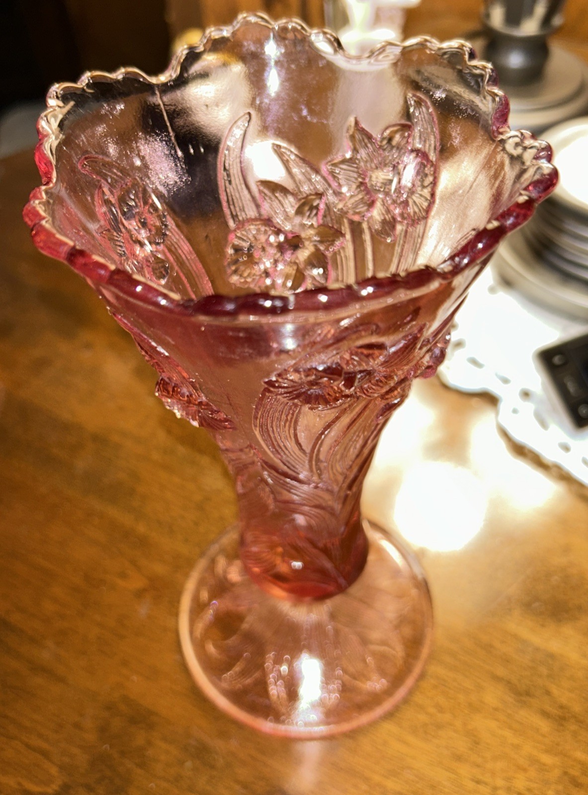 FENTON ART GLASS DUSTY ROSE PURPLE/PINK 7 1/2 ” DAFFODIL VASE, 95TH ANNIVERSARY