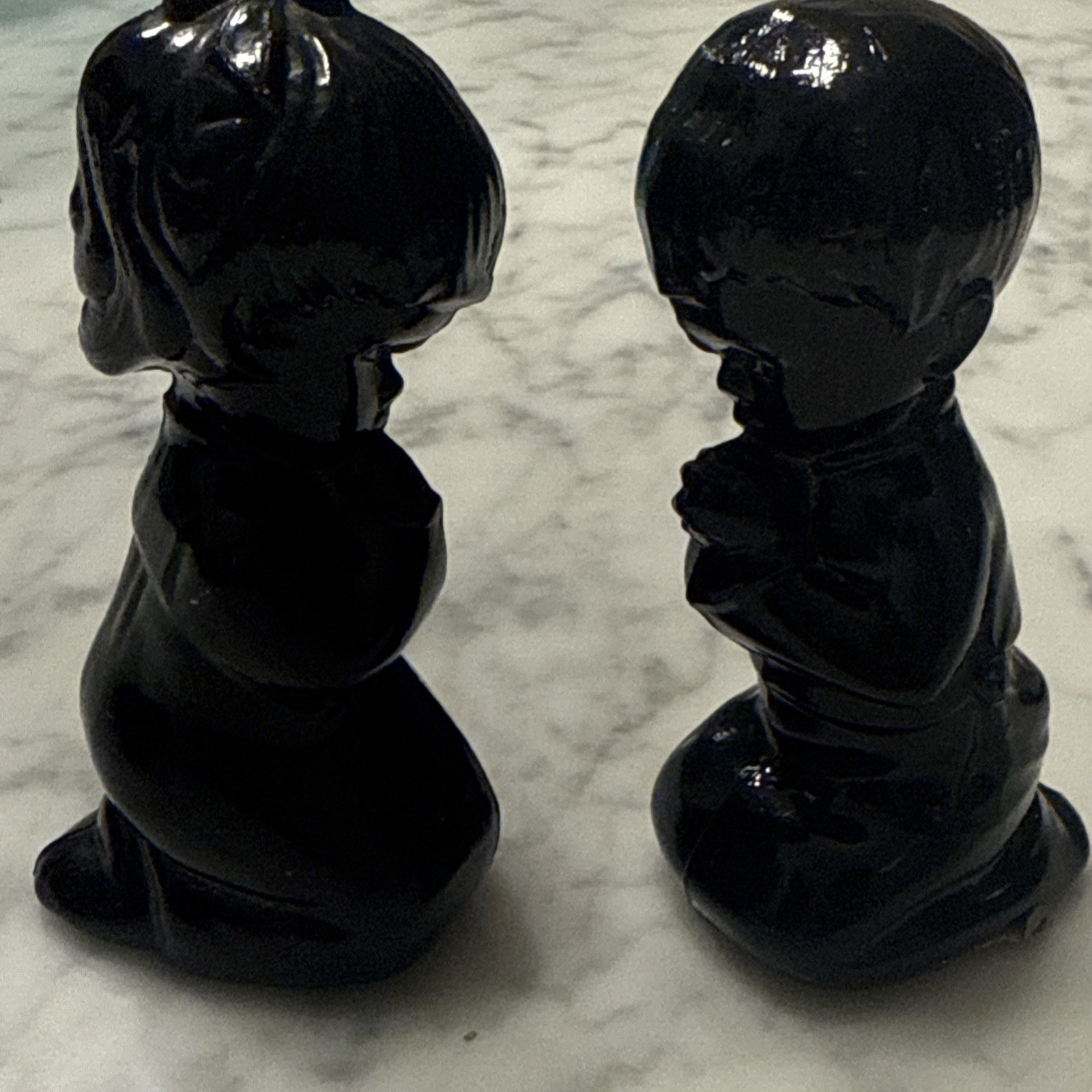 Vtg FENTON Black Amethyst Glass Ebony Praying Boy/Girl MCM Art Glass Figurines