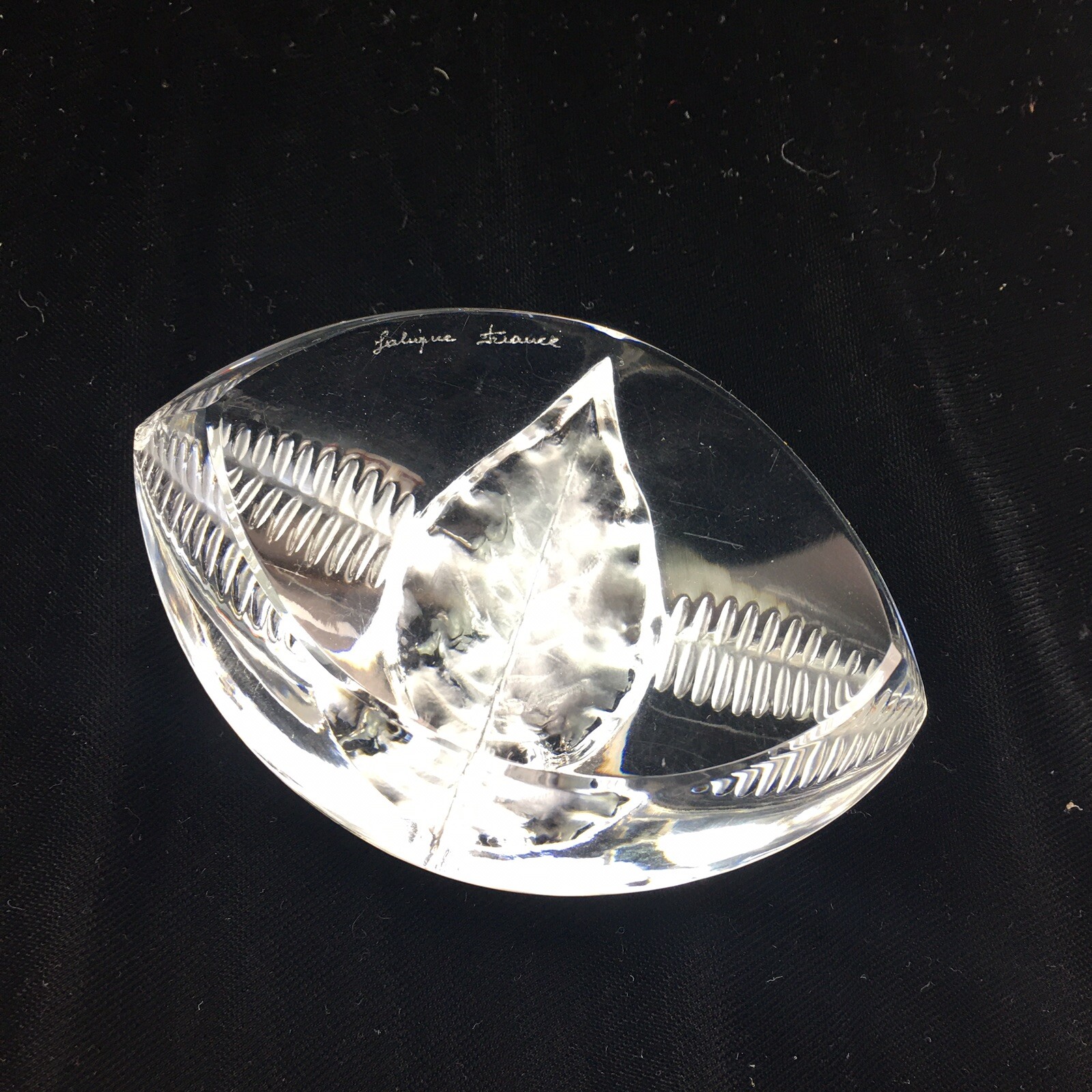LALIQUE France VINCENNES Leaf Oval Clear CRYSTAL Paperweight Vintage Has FLAW