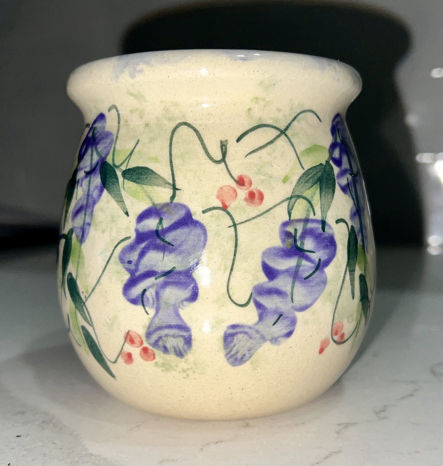 Vtg Purple Wisteria Flowers Pottery Vase Yesteryears Marshall TX USA 4″ EUC