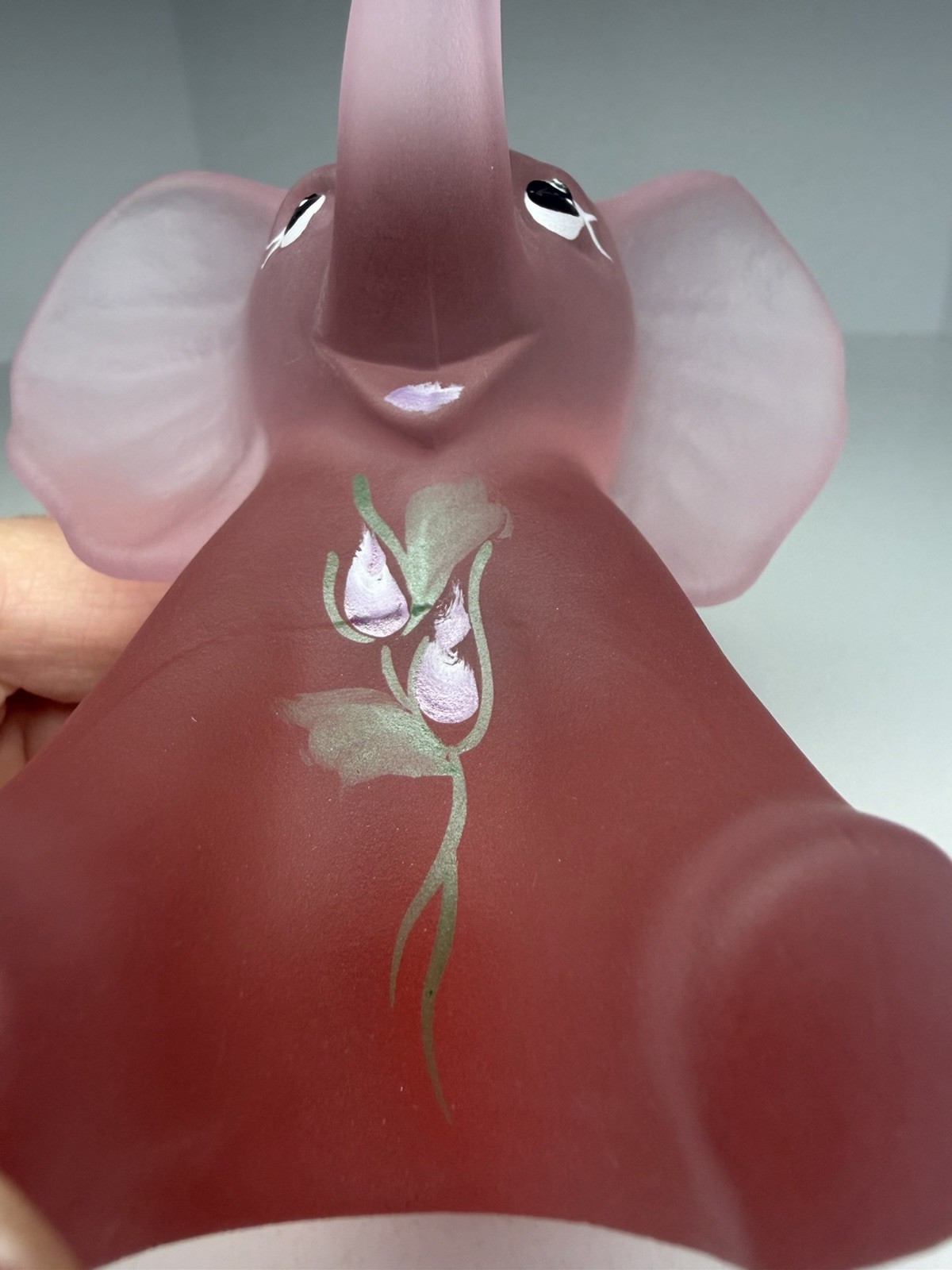 FENTON ART GLASS 2003 PNWFA PINK SATIN SITTING ELEPHANT