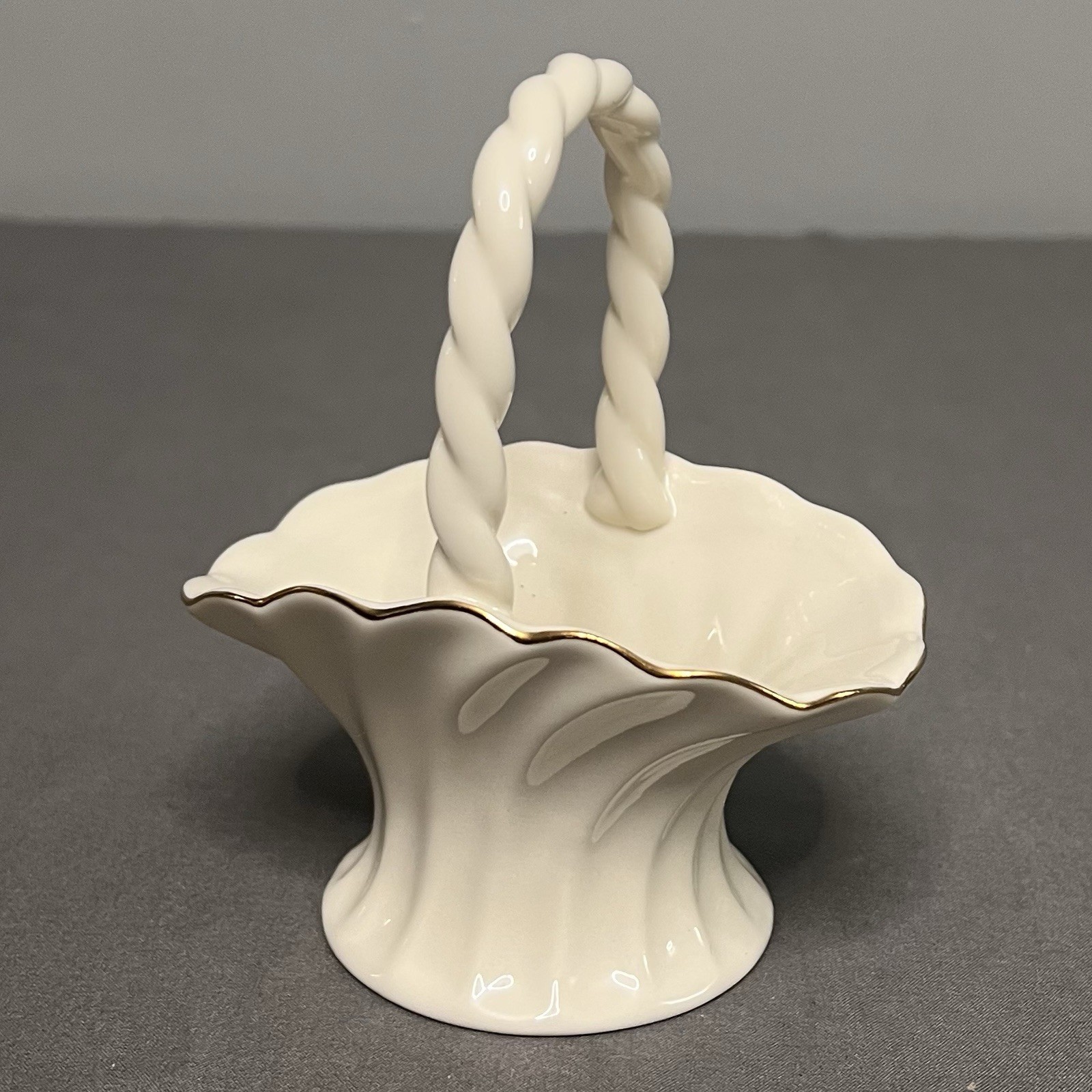 Lenox Spiral Basket Cream W/ Gold Trim & Twisted Handle 4.5×3.25×5” Scalloped