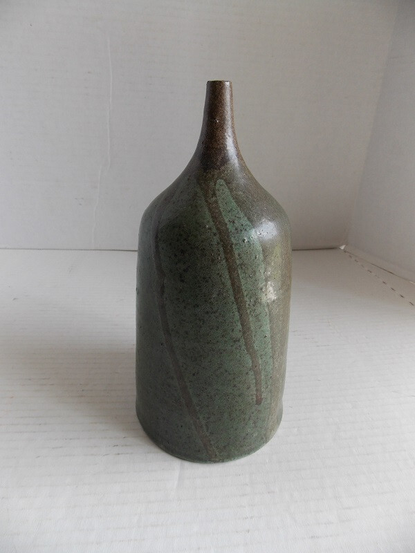 POTTERY BY FRASER HARRIS TEXAS STUDIO SIGNED BOTTOM BOTTLE ART VASE 8,5″