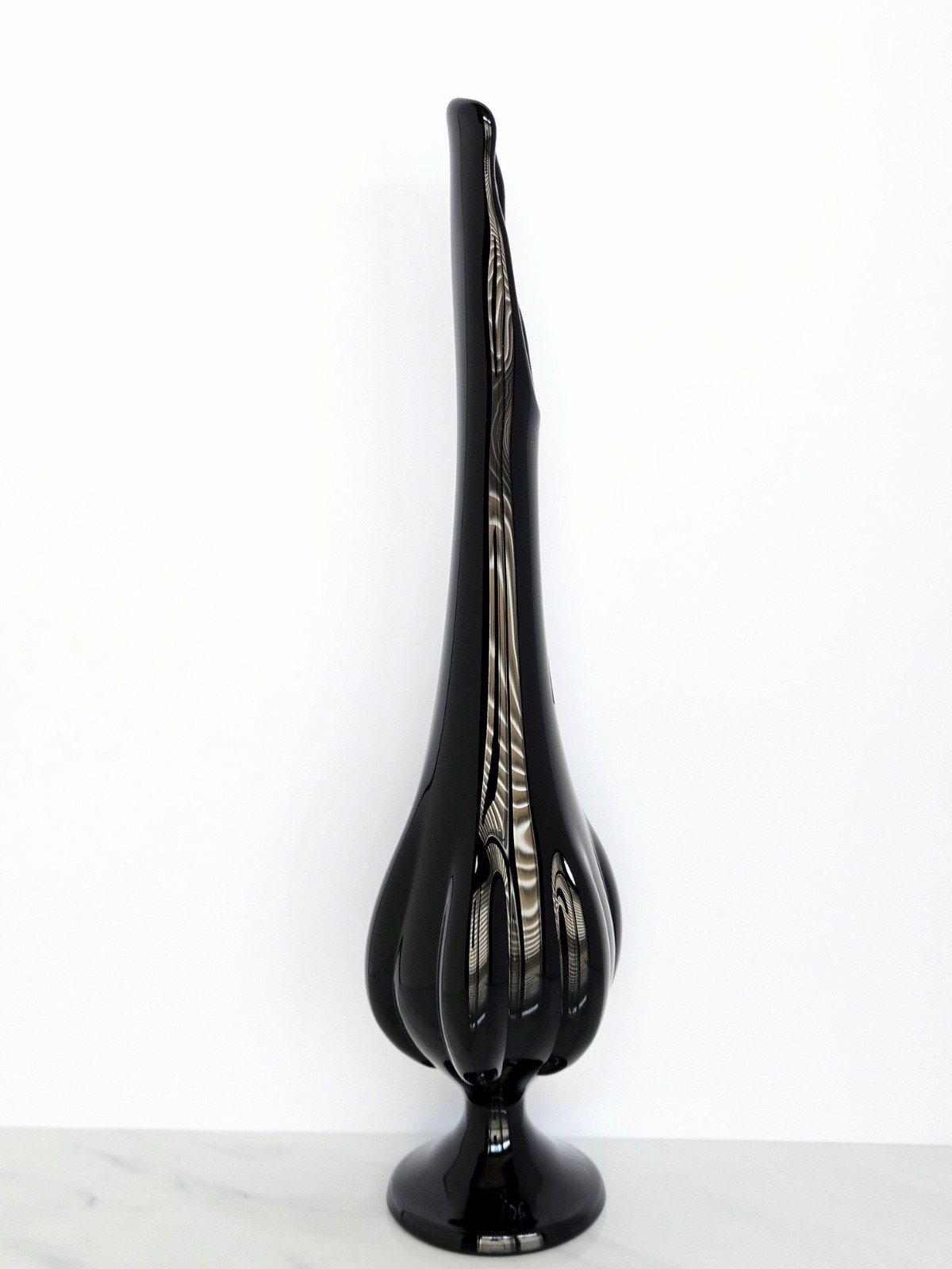 Vintage Viking Glass Epic Ebony 6 Petal Swung Vase 🐝