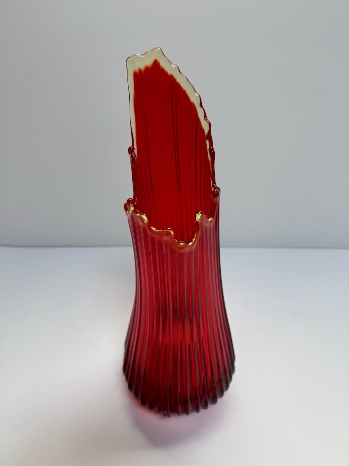 Vintage LE Smith Ribbed Swung Vase In Amberina 14.5” Tall