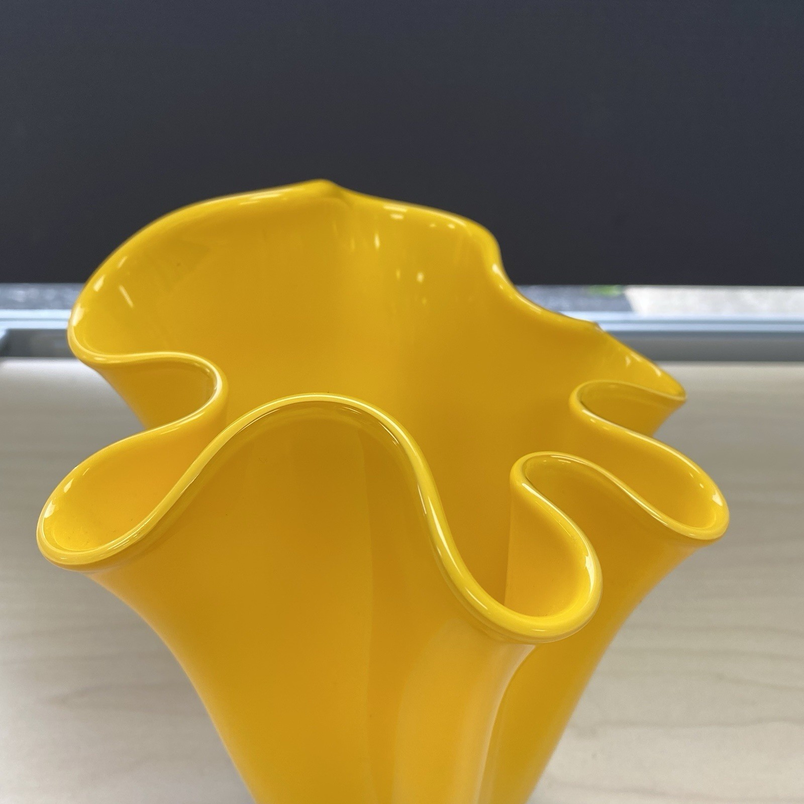 Vintage Alicja Hand Blown Yellow Green Art Glass Handkerchief Vase Poland 8”