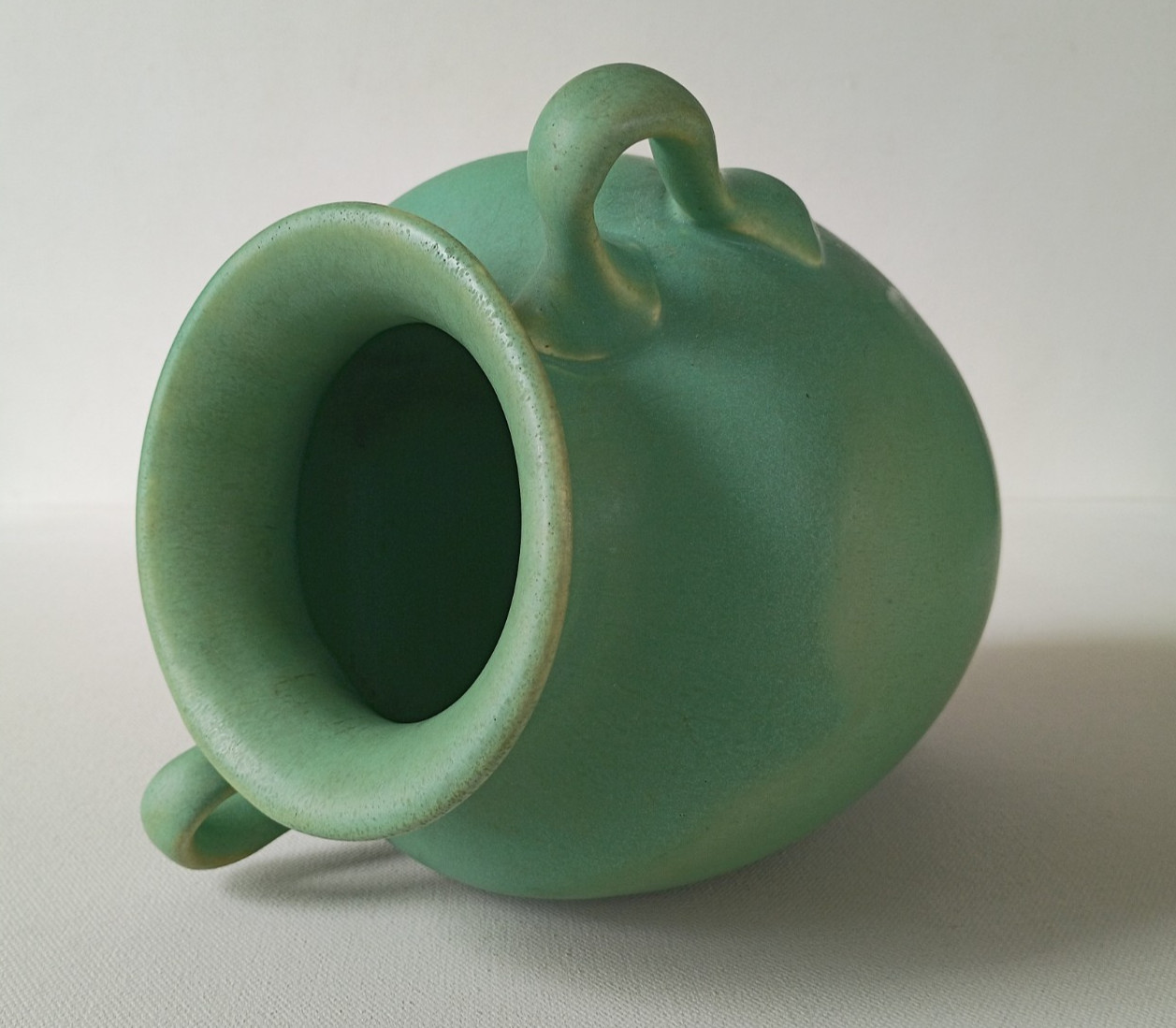 AMERICAN ARTS & CRAFTS MATTE GREEN TWO HANDLE 8″ VASE