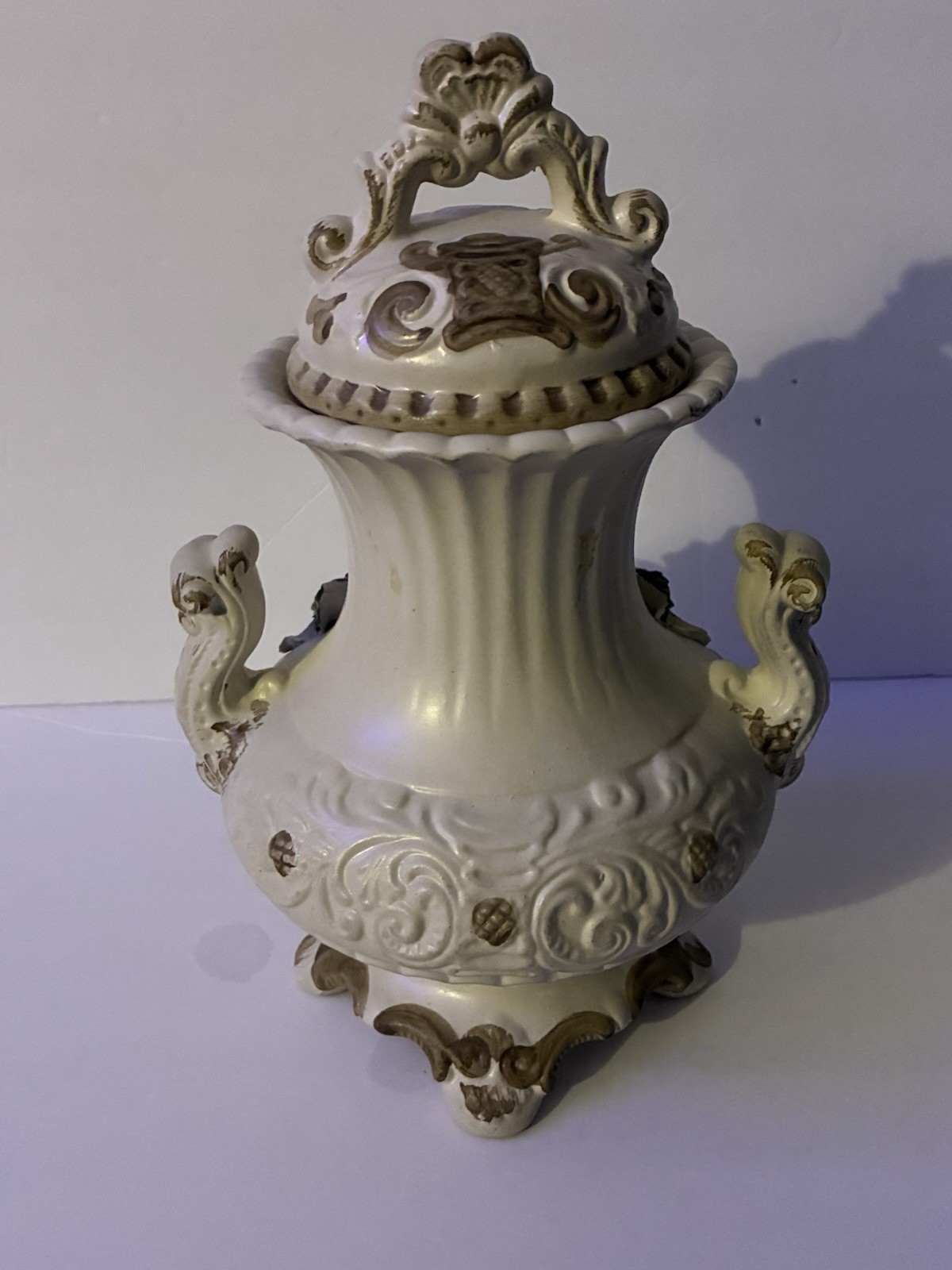 Vintage Italian Capodimonte-style lidded vase Cream With Flowers