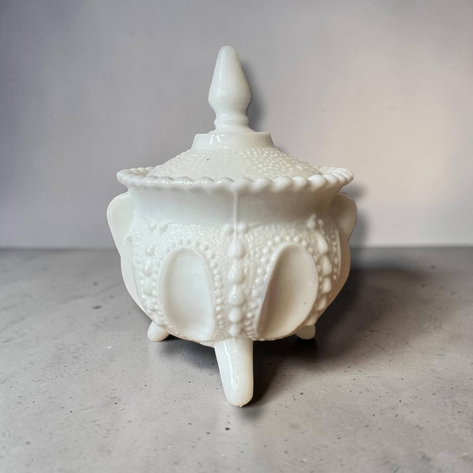 Vintage Milk Glass Gypsy Pot Decorative Lidded Trinket Box Tri-Footed