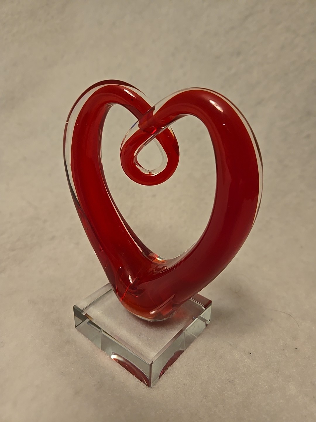 MURANO Art Glass Red Heart Love Sculpture Or Leonardo. Un-Marked Glass Base