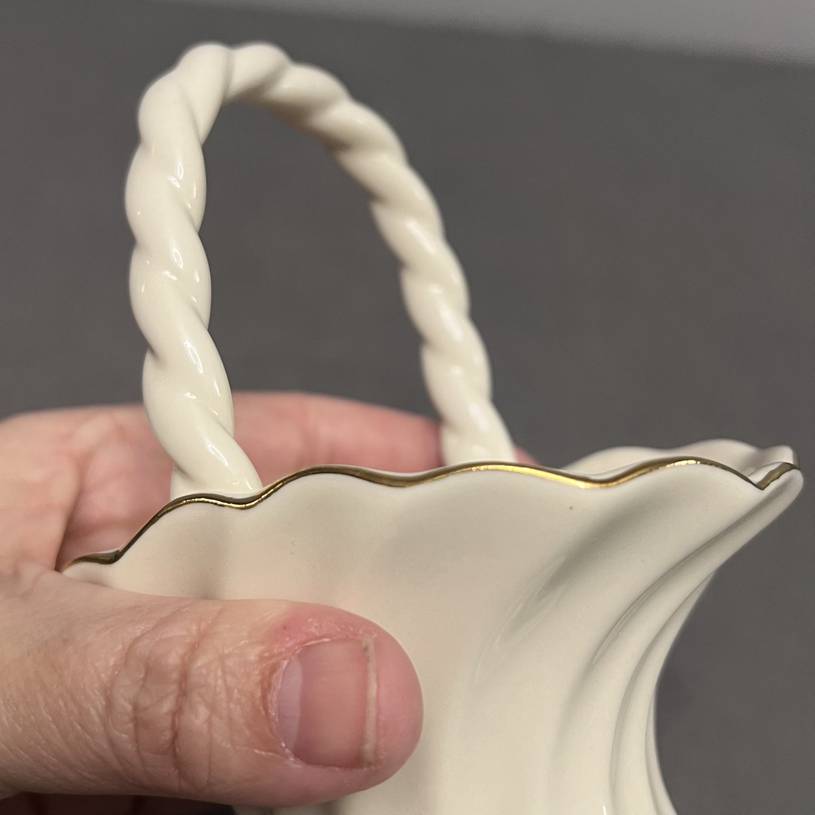 Lenox Spiral Basket Cream W/ Gold Trim & Twisted Handle 4.5×3.25×5” Scalloped