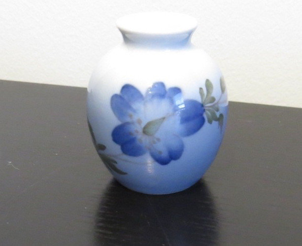 SWEET ROYAL COPENHAGEN DENMARK TINY CHINA FLORAL VASE