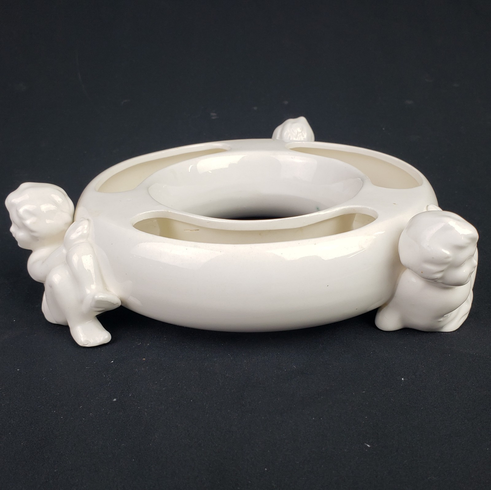 Lefton 6055 Baroque White Ceramic Putti Cherub Pansey Flower Frog Ring