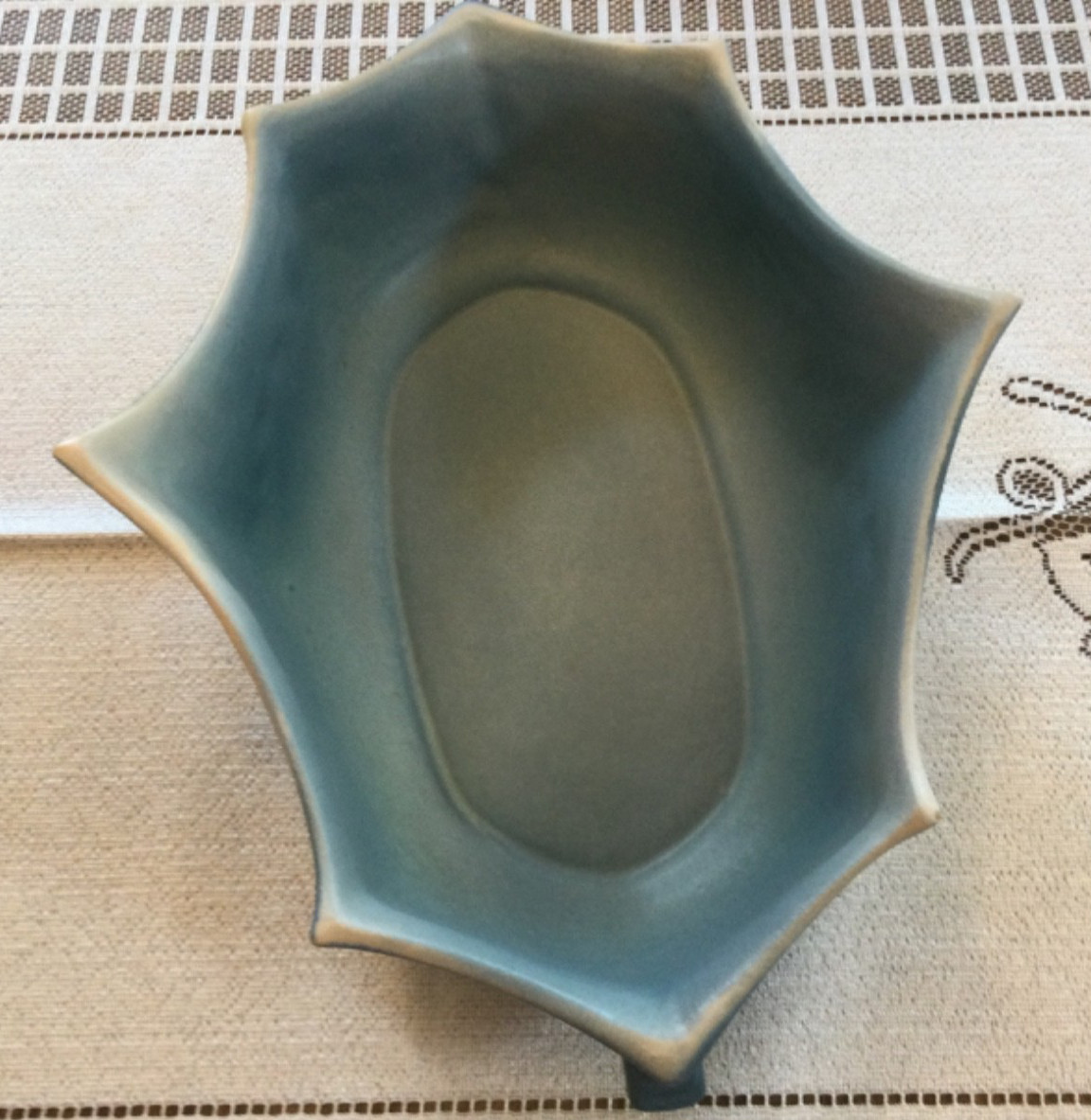Vintage Roseville Console Bowl, Blue Matte Finish & Bleeding Heart # 382-10”