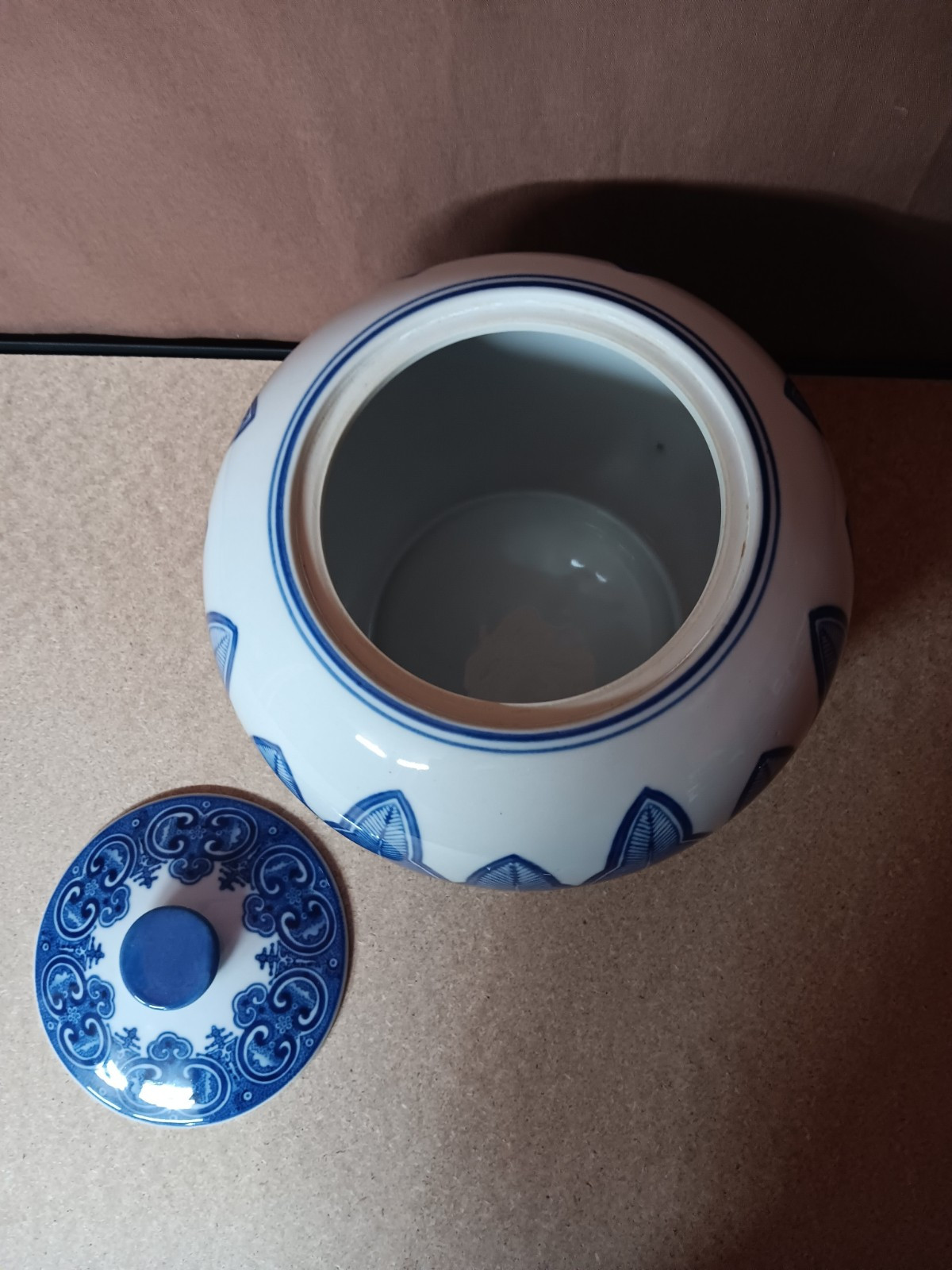 Bombay Company Blue White Porcelain Ginger Jar Urn With Lid Gorgeous Large
