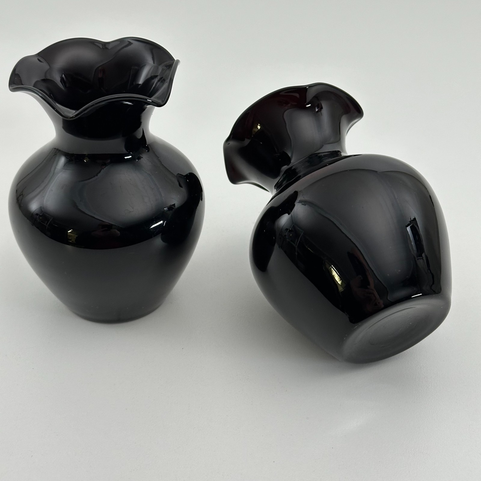 Black Amethyst Scalloped Edge Top Vase 4.5”