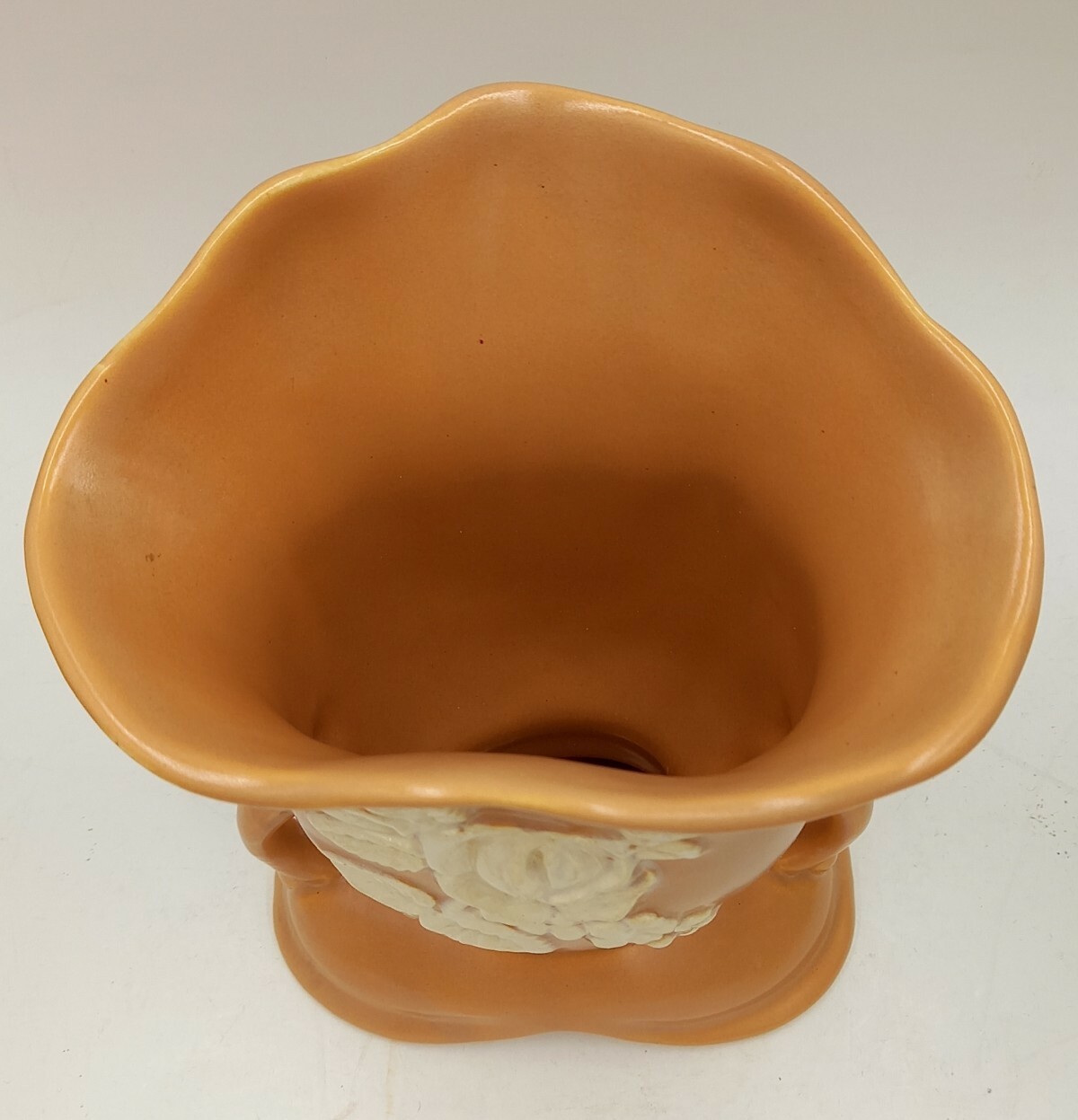 Vintage WELLER Art Pottery VASE Peach White Floral Cameo Relief Handles