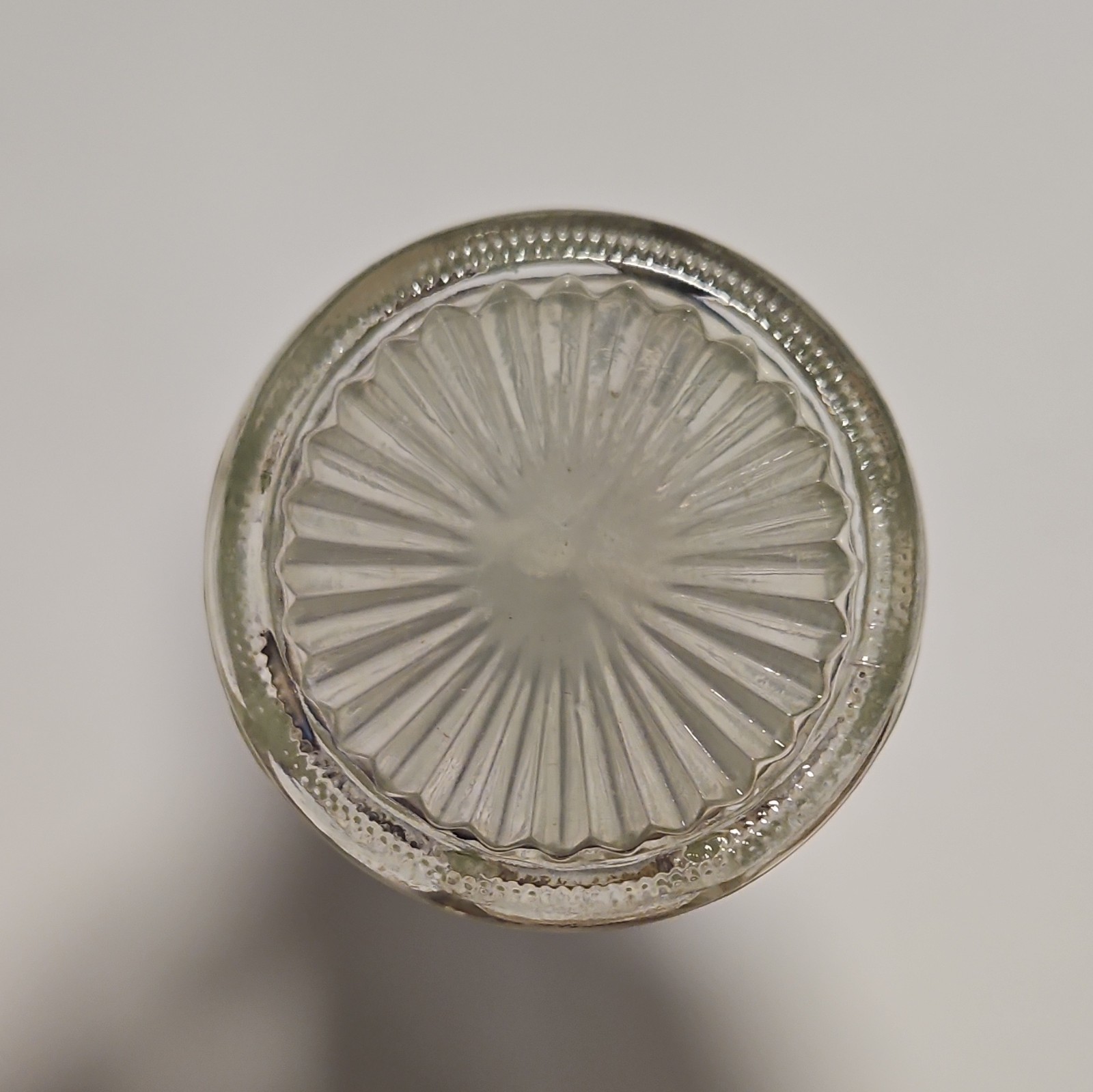 Vintage Hoosier Glass 9″ Bud Vase Starburst Daisy Pattern Pressed Glass MCM