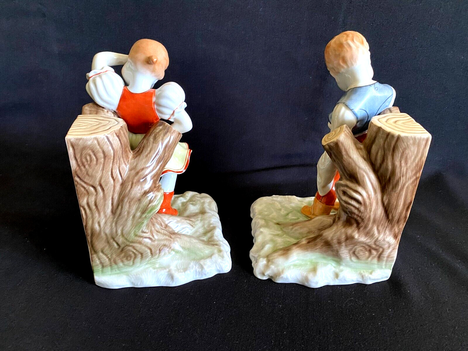 HEREND PORCELAIN HANDPAINTED PAIR OF LADY AND BOY BOOKEND FIGURINES