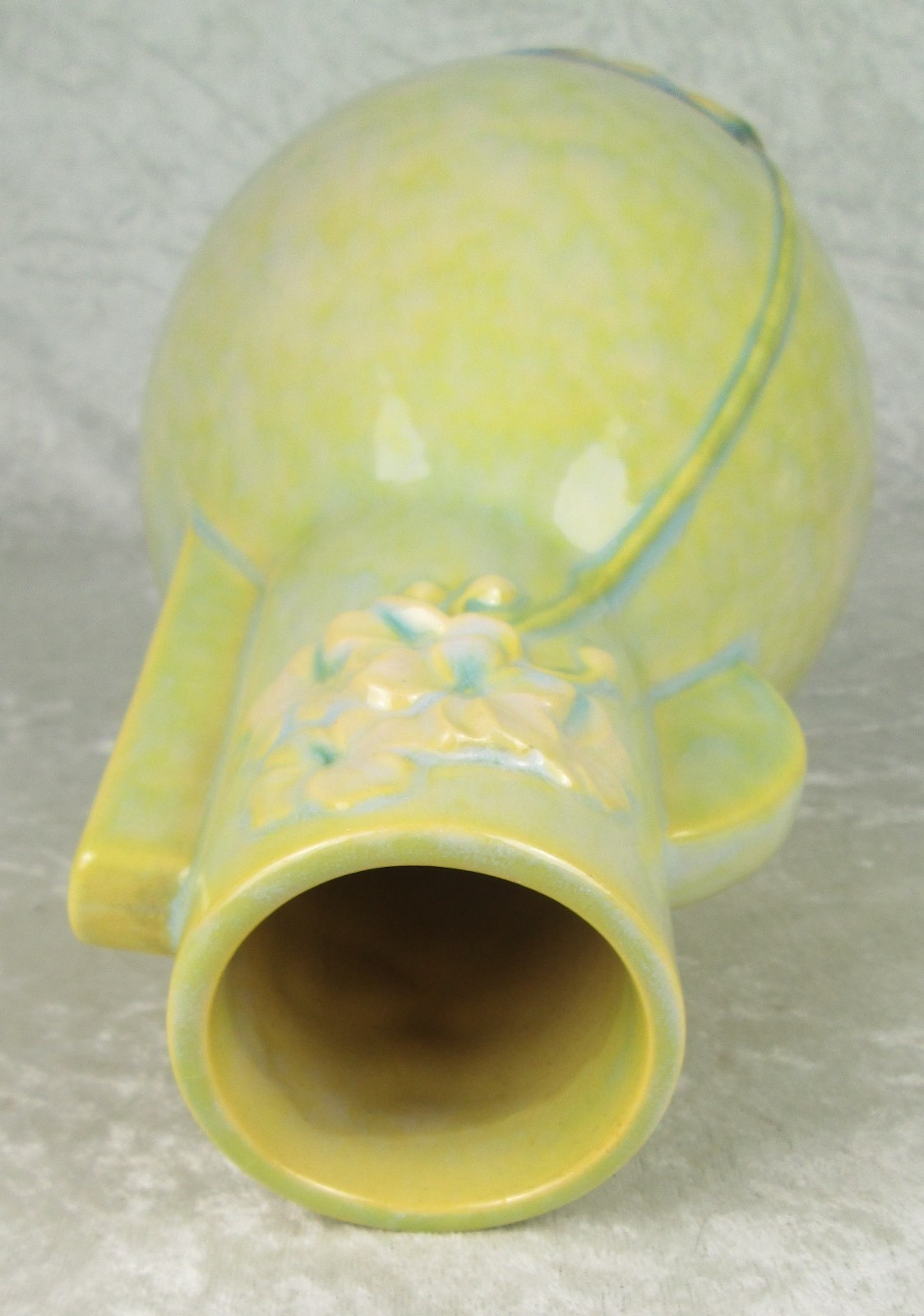 Roseville Pottery Wincraft Green Chartreuse Vase 284-10 Mid Century 10-3/8 in T