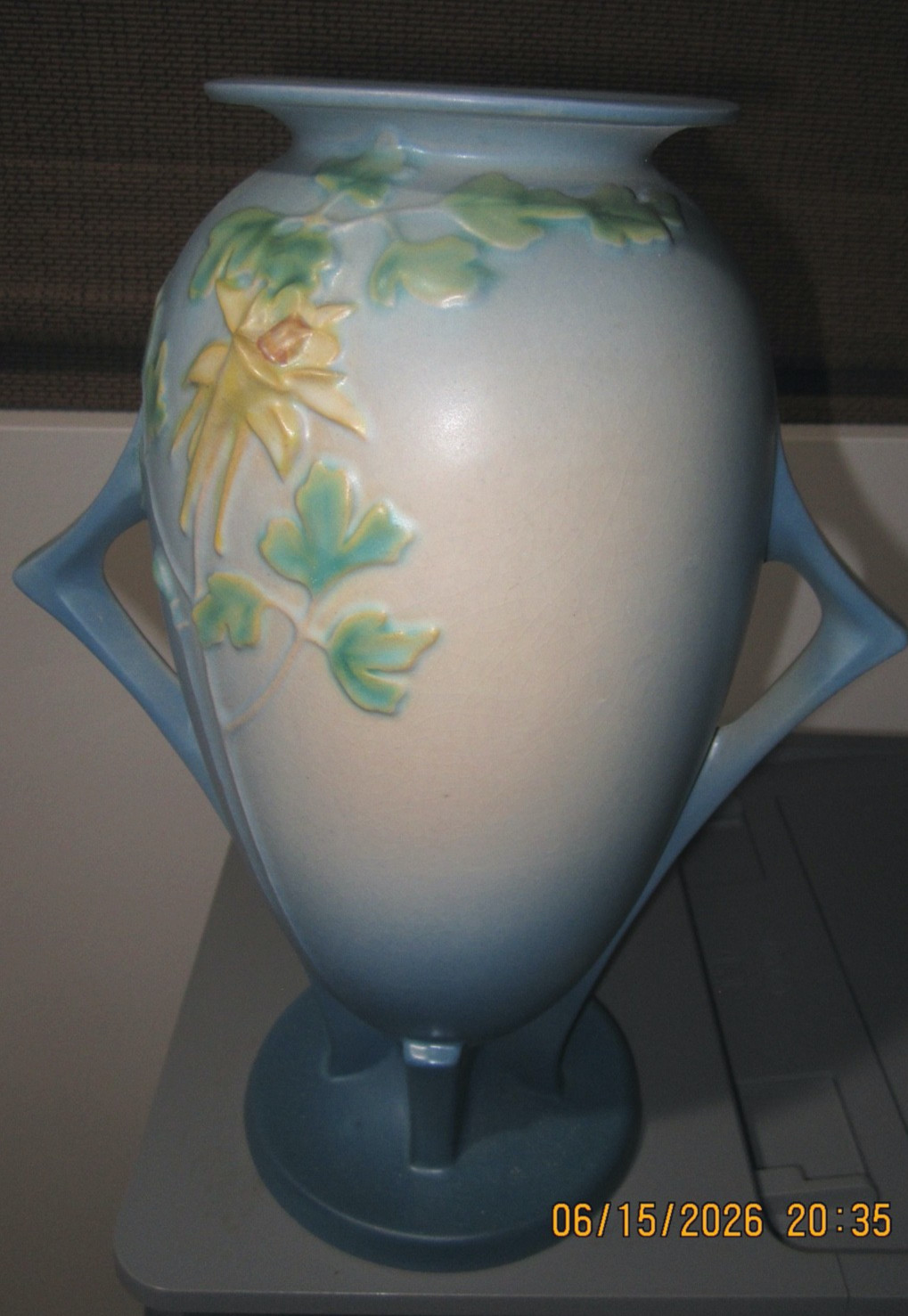 Roseville Pottery 12 3/8″ “COLUMBINE” Handled Footed Vase 25-12 Circa 1941