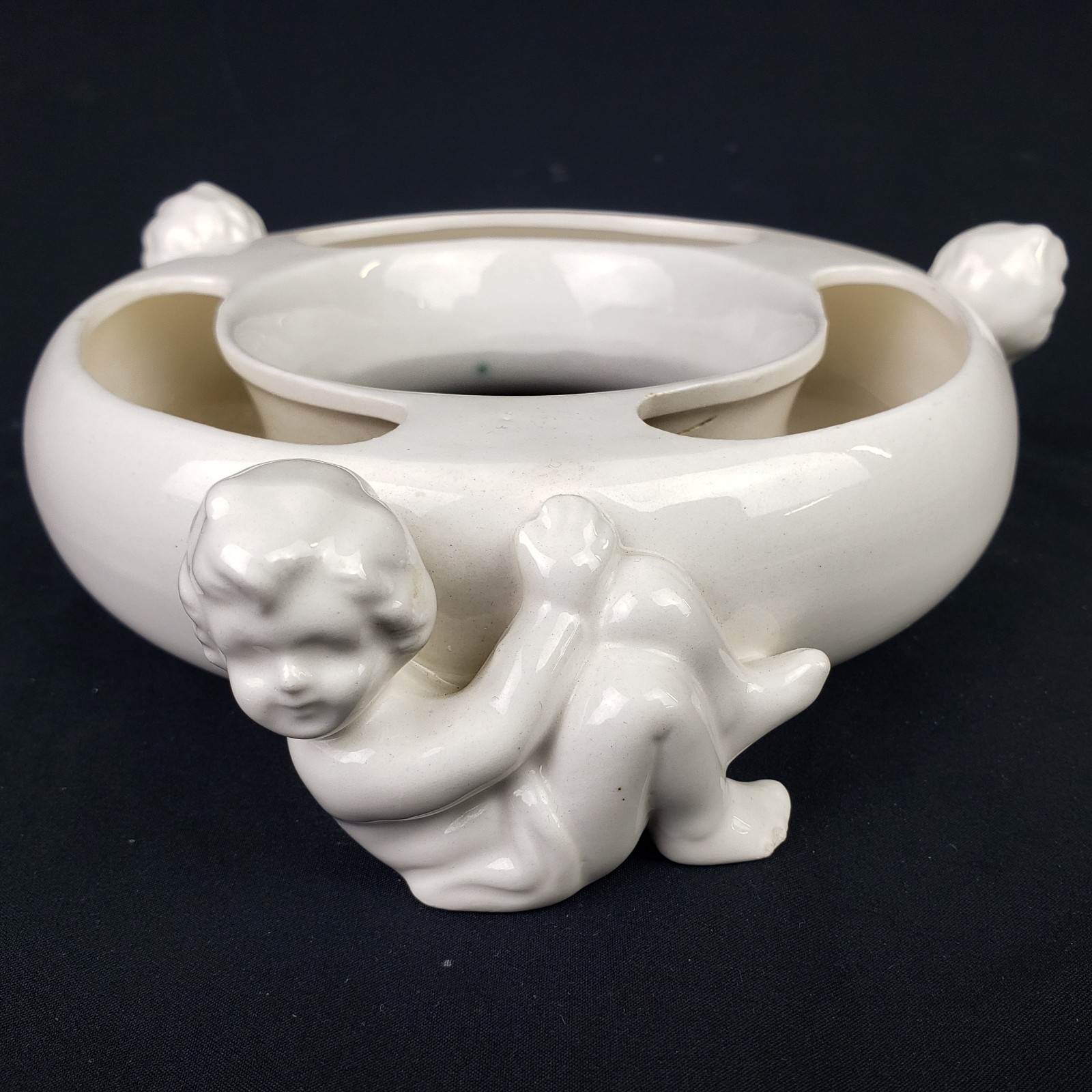 Lefton 6055 Baroque White Ceramic Putti Cherub Pansey Flower Frog Ring