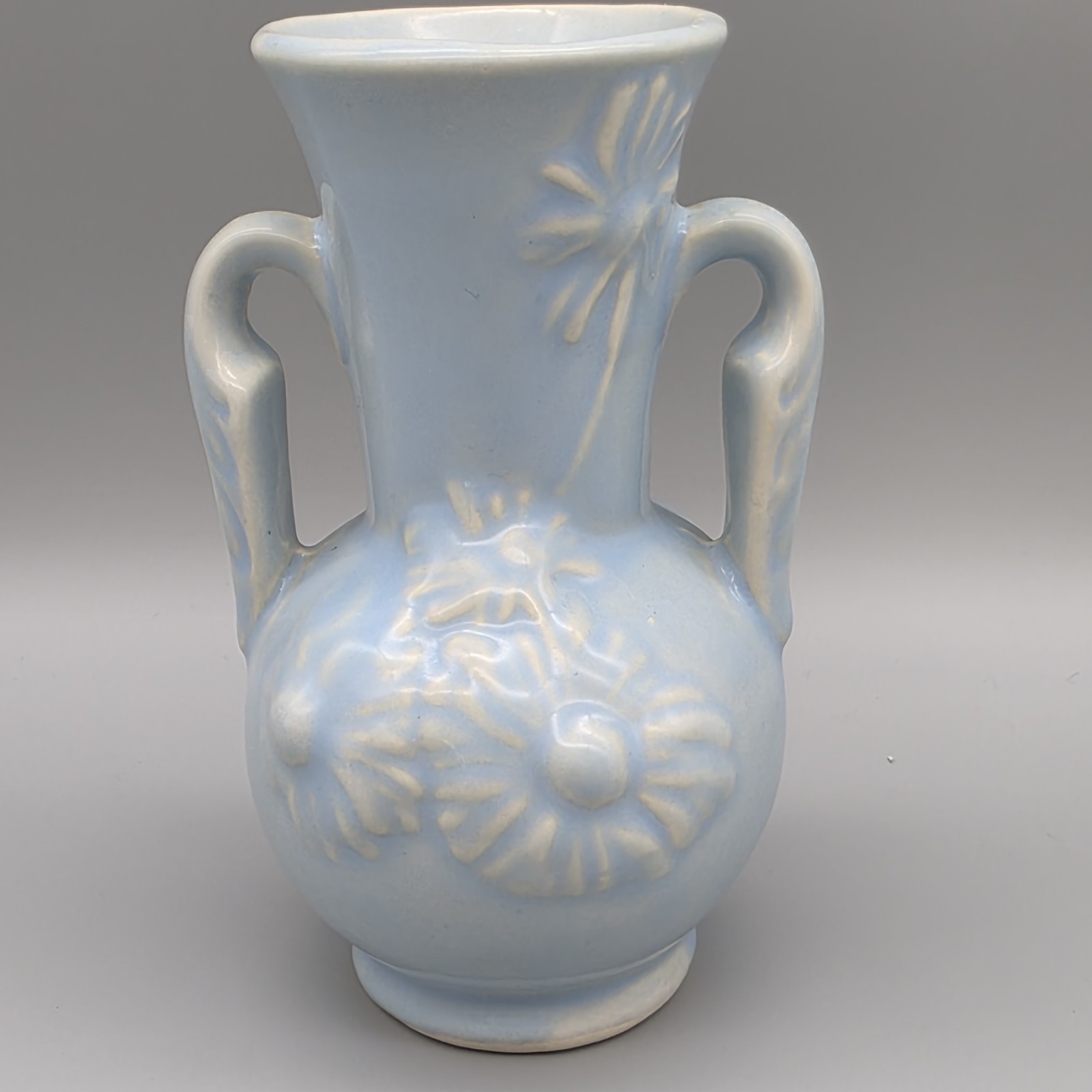 SHAWNEE POTTERY LIGHT BLUE DOUBLE HANDLE BUD VASE EMBOSSED DAISY PATTERN