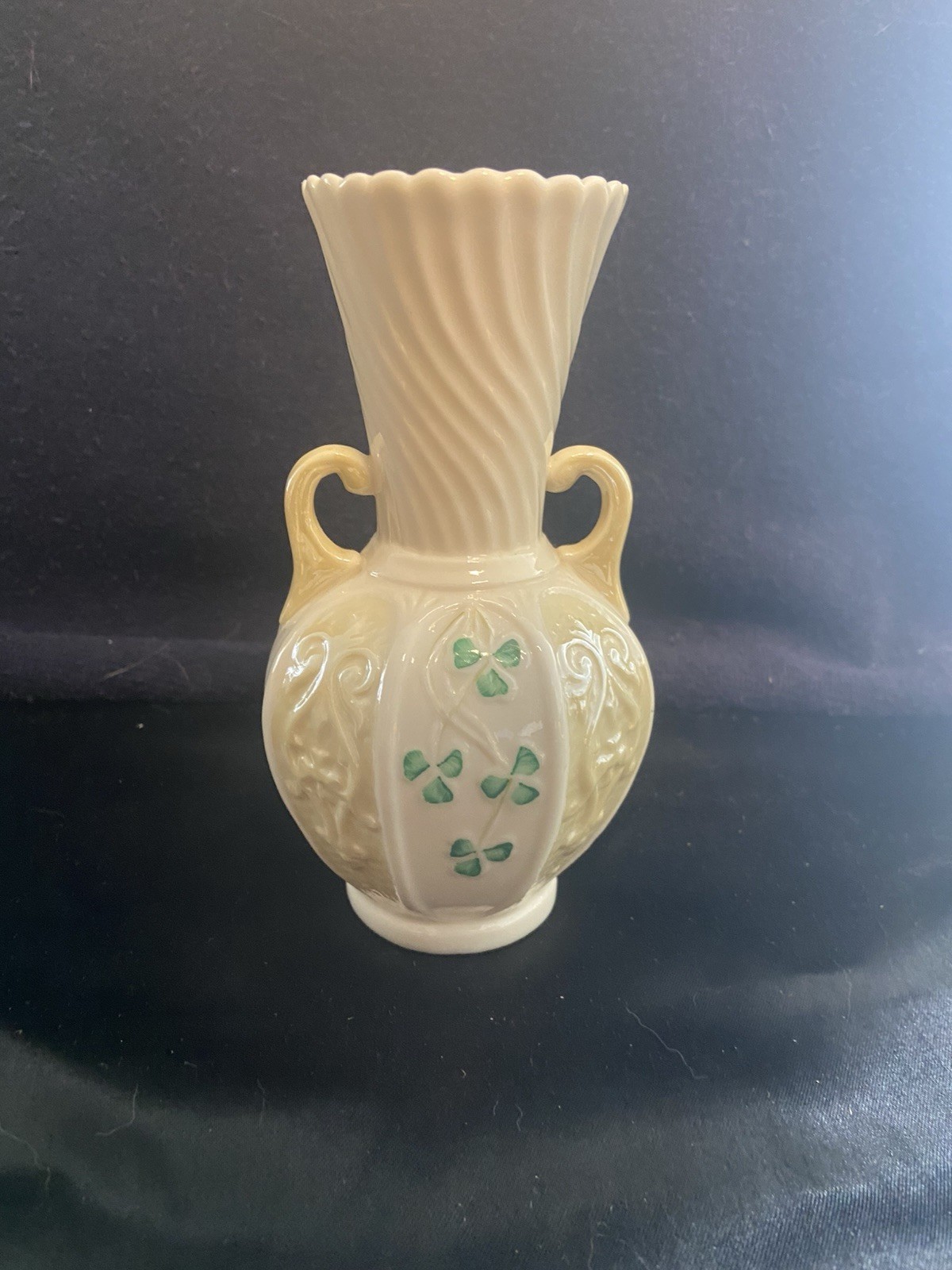VTG Belleek Shamrock Double Handle 5 5/16″ Vase Green 6th Mark 1965-1980 Ireland