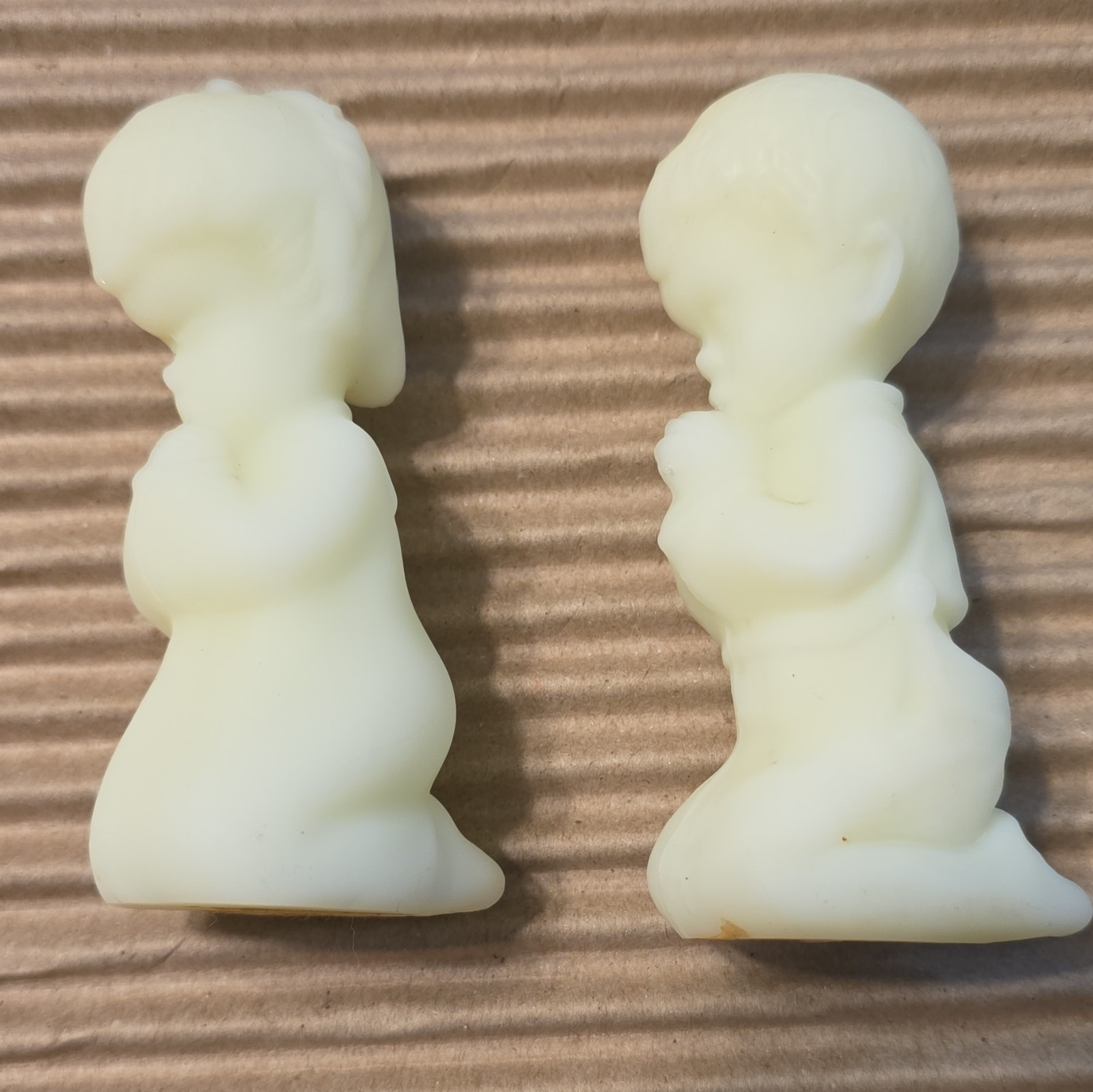 Vintage Fenton Art Glass Custard Uranium Glass Praying Boy And Girl Figurine Set