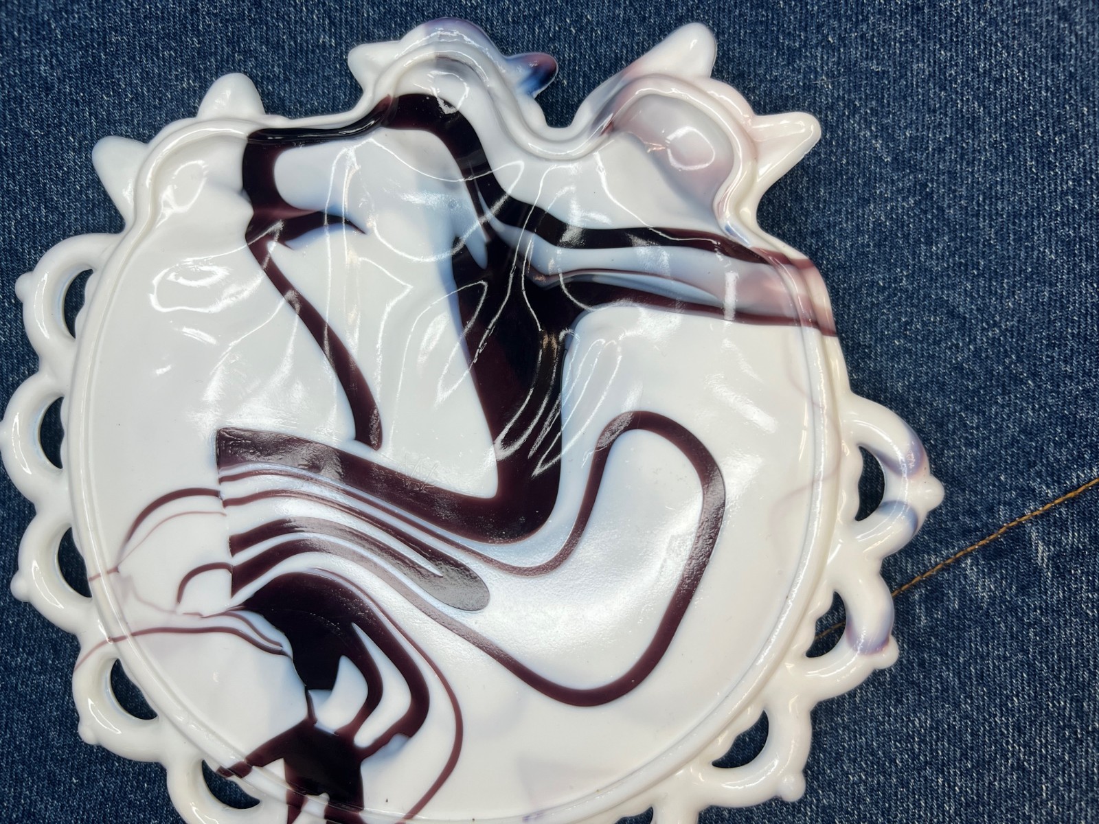 WESTMORELAND BLACK AMETHYST MILK GLASS 3 KITTEN CAT PLATE SLAG END OF DAY