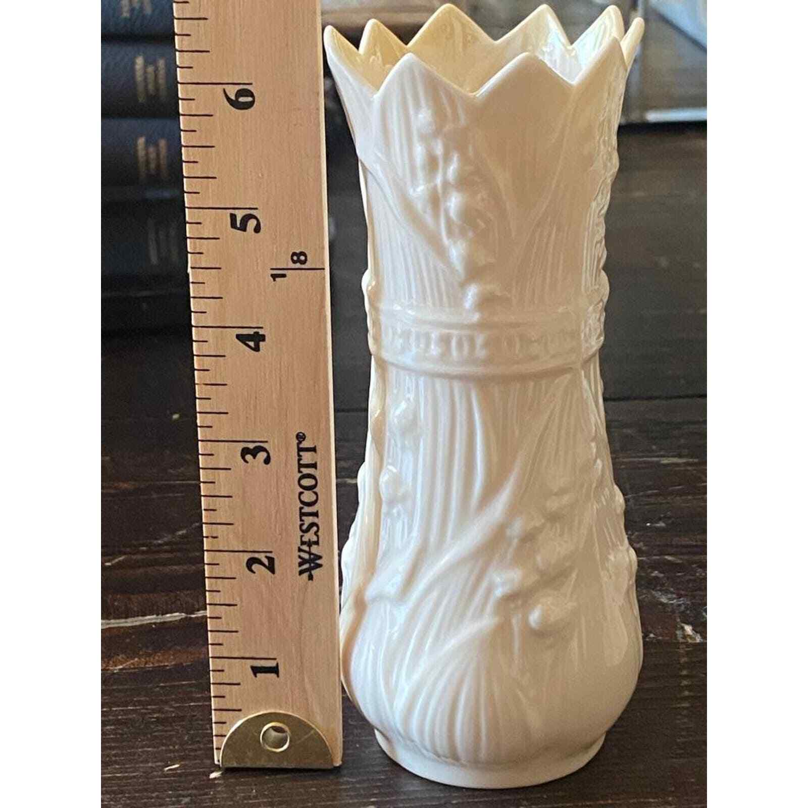 Vintage Ireland Belleek Lily of the Valley Porcelain Vase Creamy White