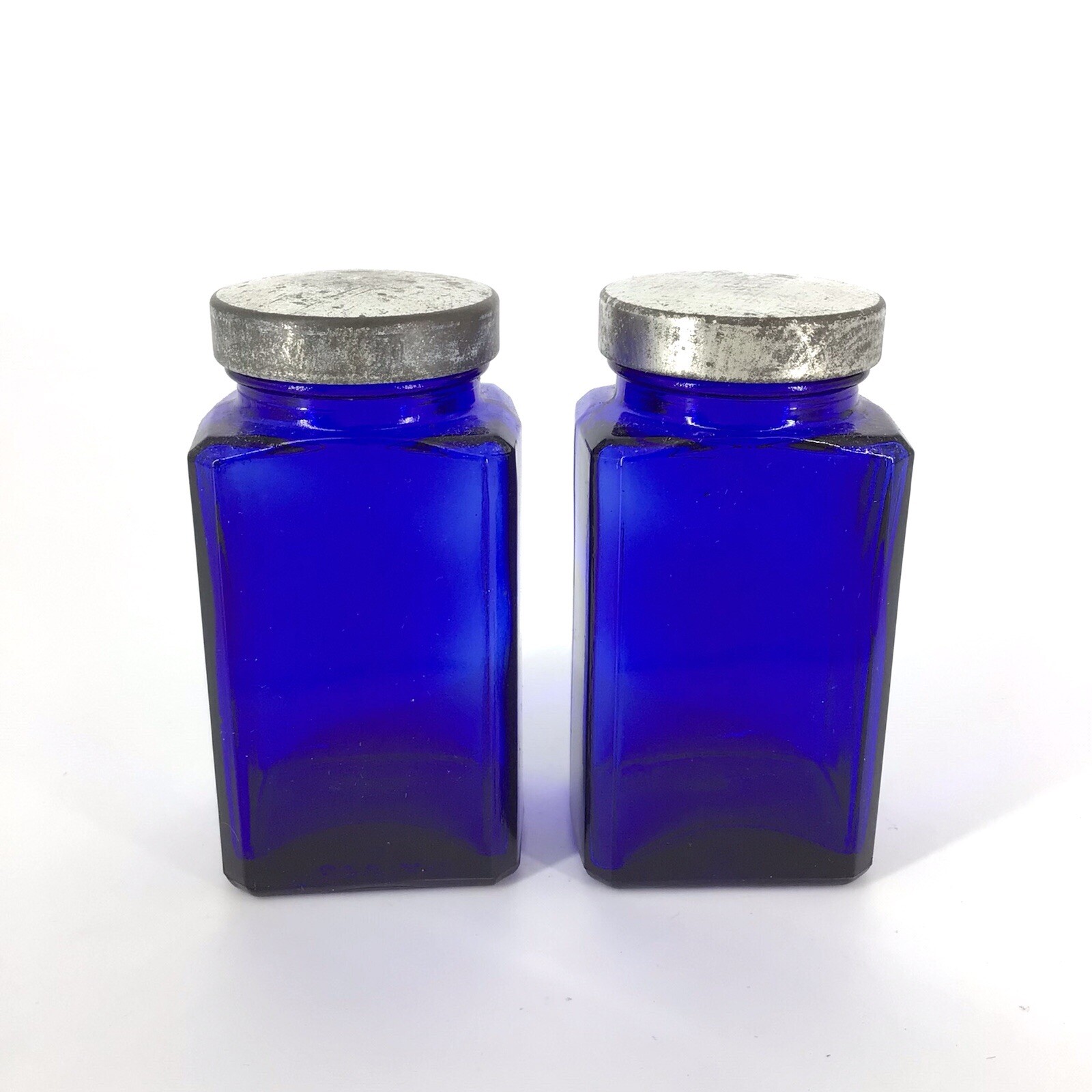 Hazel Atlas 2 Spice Jars Apothecary Medicine Bottles Cobalt Blue with Lids 001