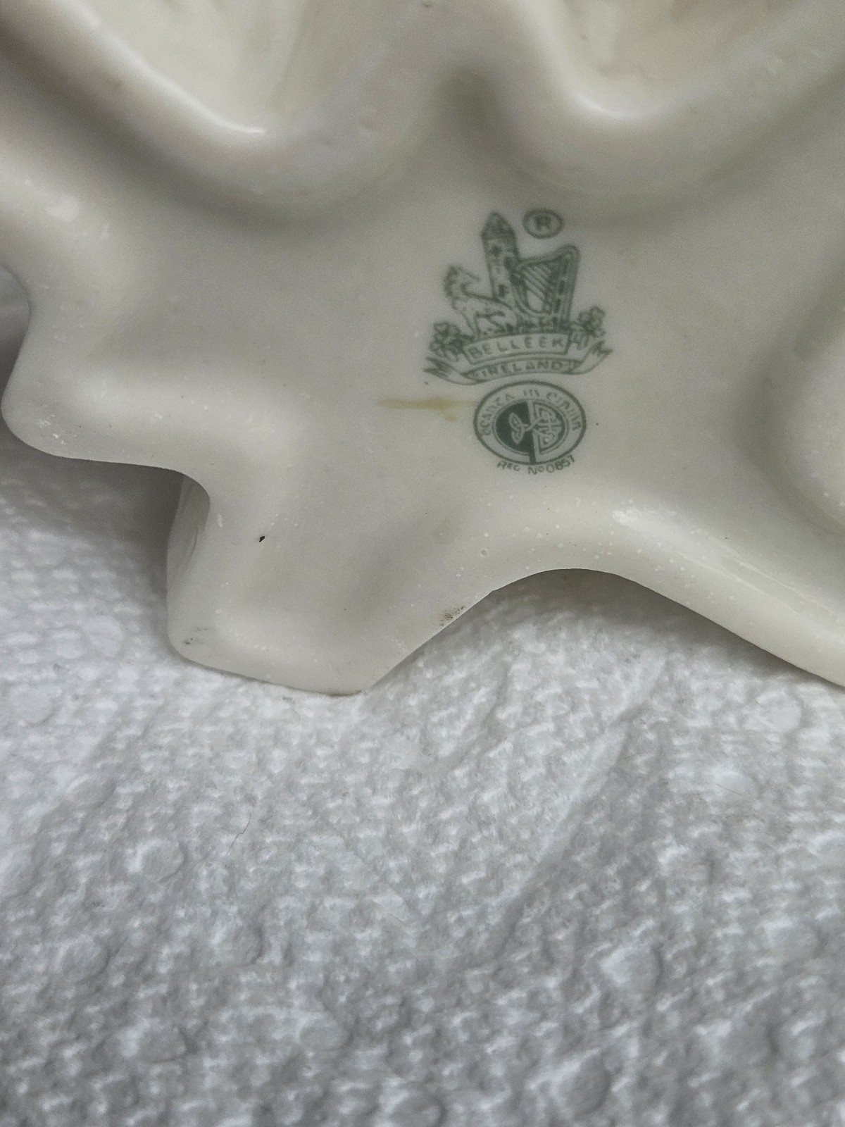 Vintage Belleek Ireland Shamrock Tree Trunk Vase 6th Green Mark 1965-1980 MINT