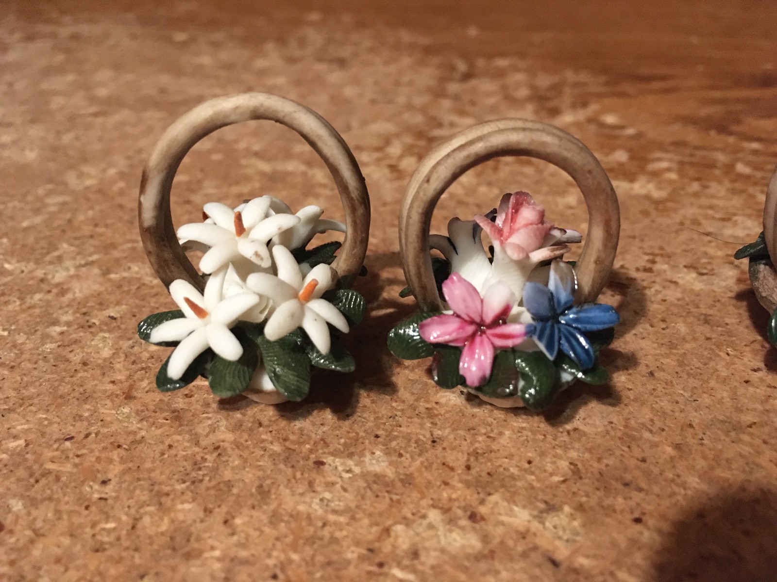 LOT OF 4 VINTAGE CAPODIMONTE MINIATURE FLOWER BASKETS / WRONGWAY052