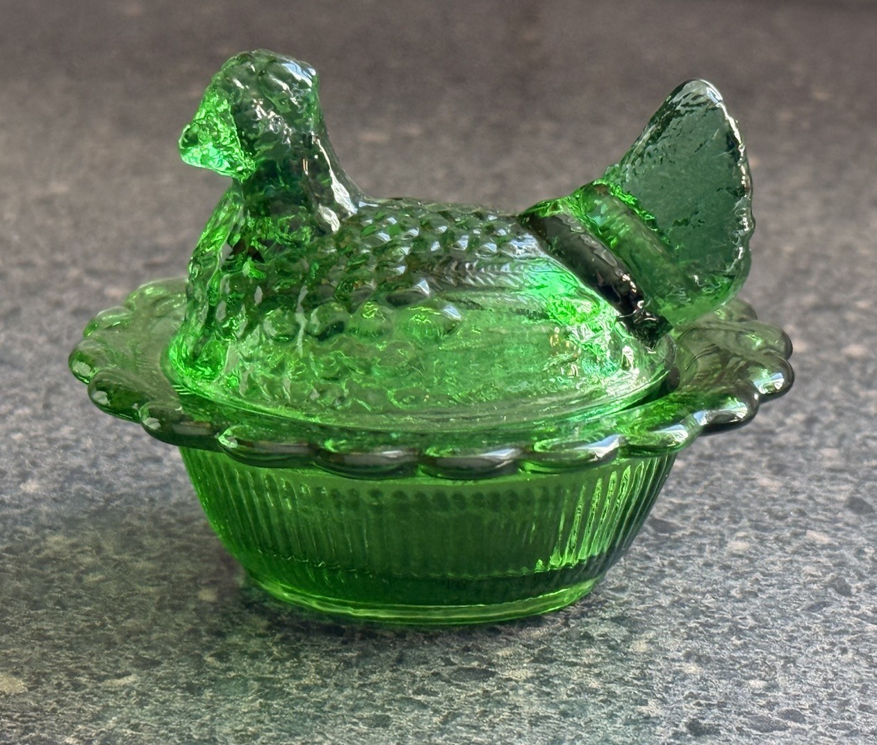 Mosser Glass USA Mini Hen on Nest HUNTER GREEN – Salt Well 3″ wide