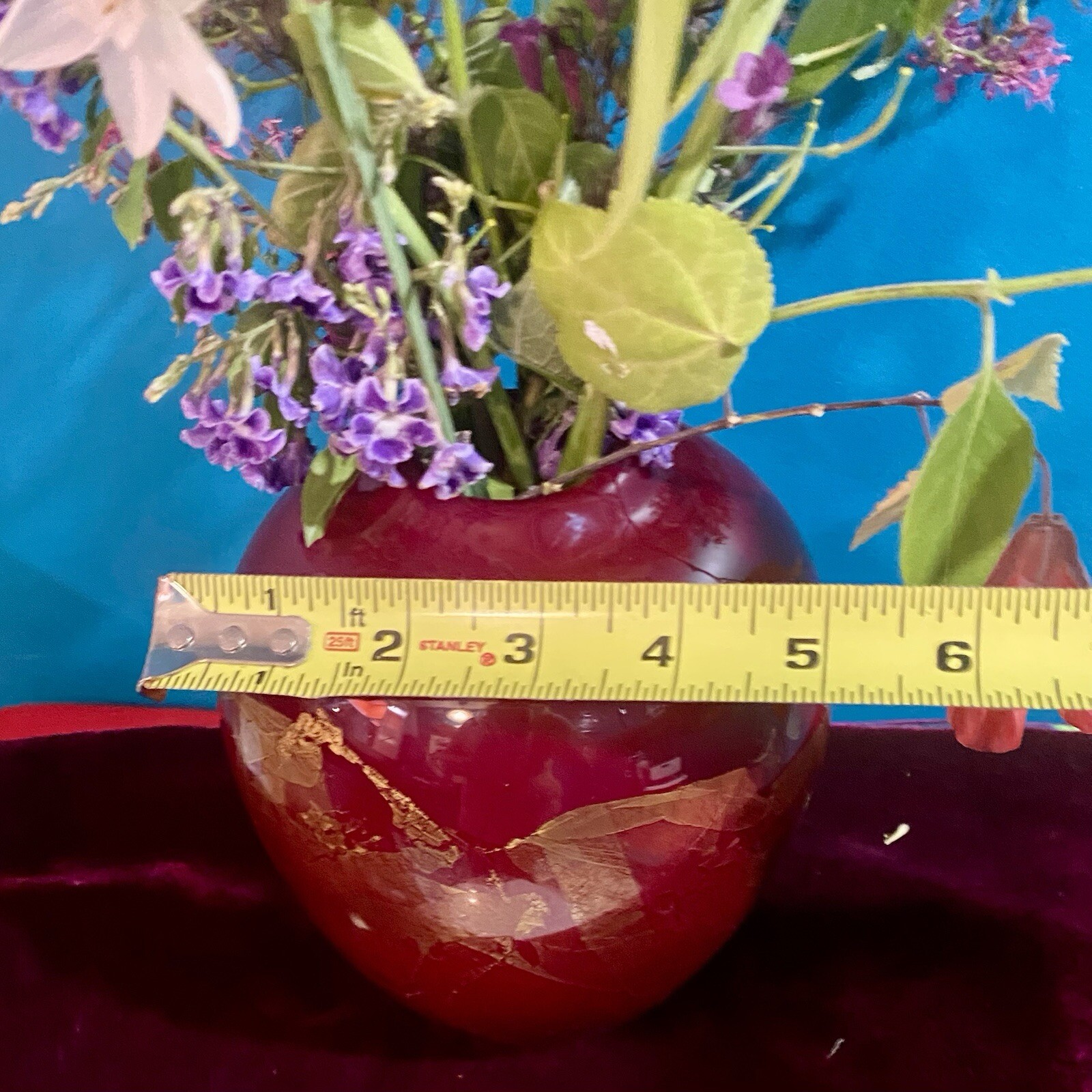 DONALD CARLSON SIGNED Art Glass VASE Hand-blown Cherry Red Gold 7.5″ Urn EUC