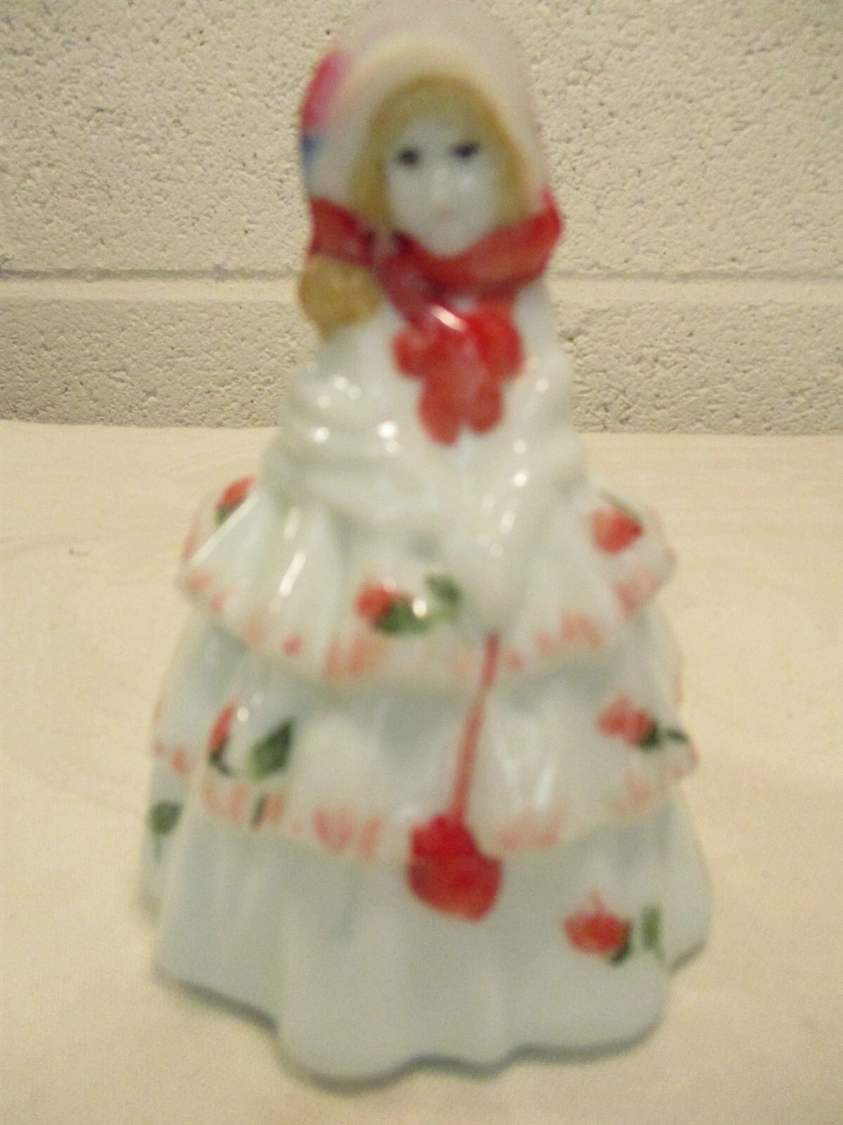 VINTAGE BOYDS ART GLASS 1982 ” LOUISE ” COLONIAL LADY HANDPAINTED & SIGNED