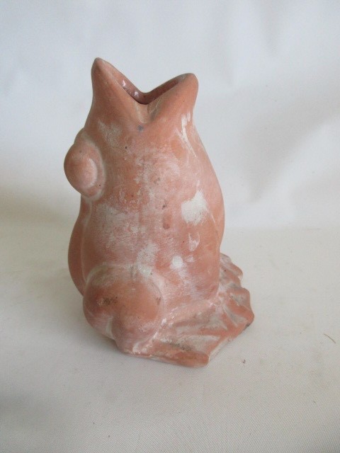 Vintage 1983 Seymour Mann Bisque ceramic frog bud vase