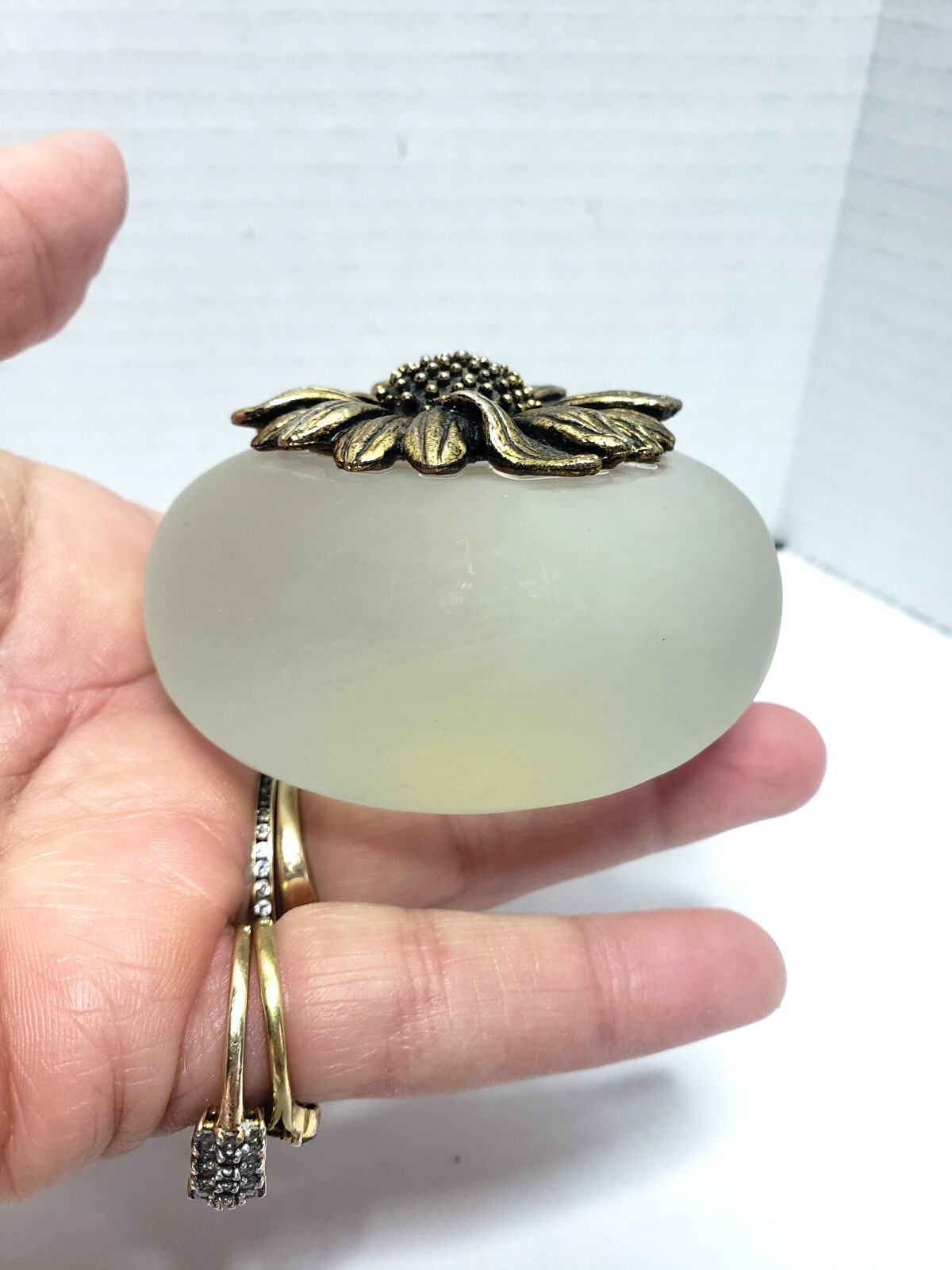 Vintage 1978 George Good Corp. Frosted Glass Sunflower Paperweight 2.75″ Dia