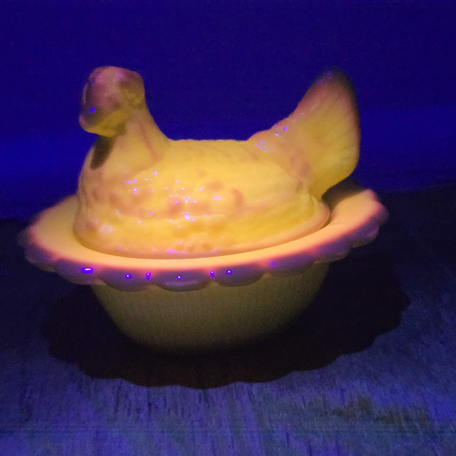 Mosser Mini Hen on Nest Dandelion Uranium Glass Glows UV