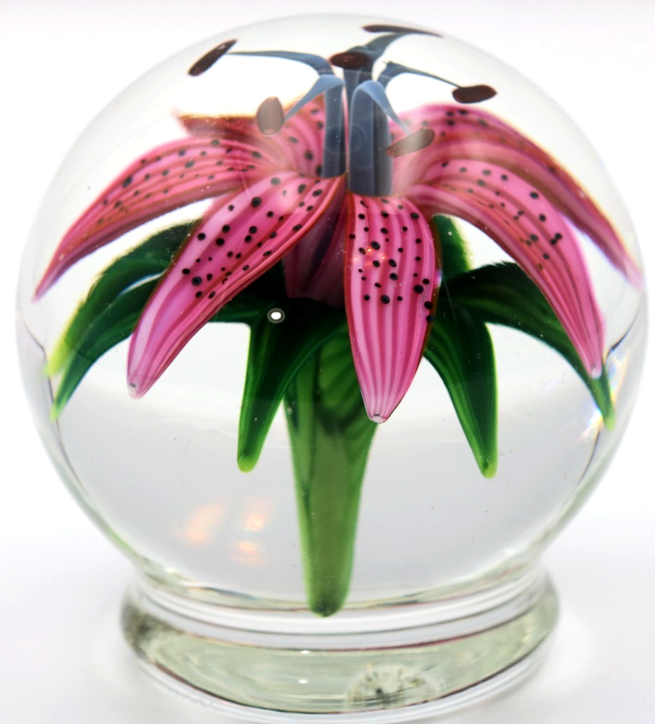 BEAUTIFUL Large STEVEN LUNDBERG Pink EASTER LILY Art Glass PEDESTAL Paperweight