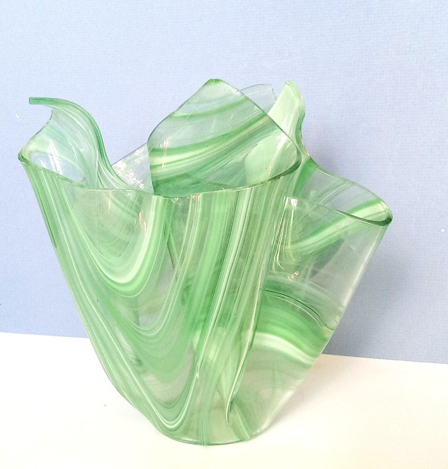 Stunning Signed Green & White Swirl Handkerchief Art Glass Vase 7″x7.5″x7.5″