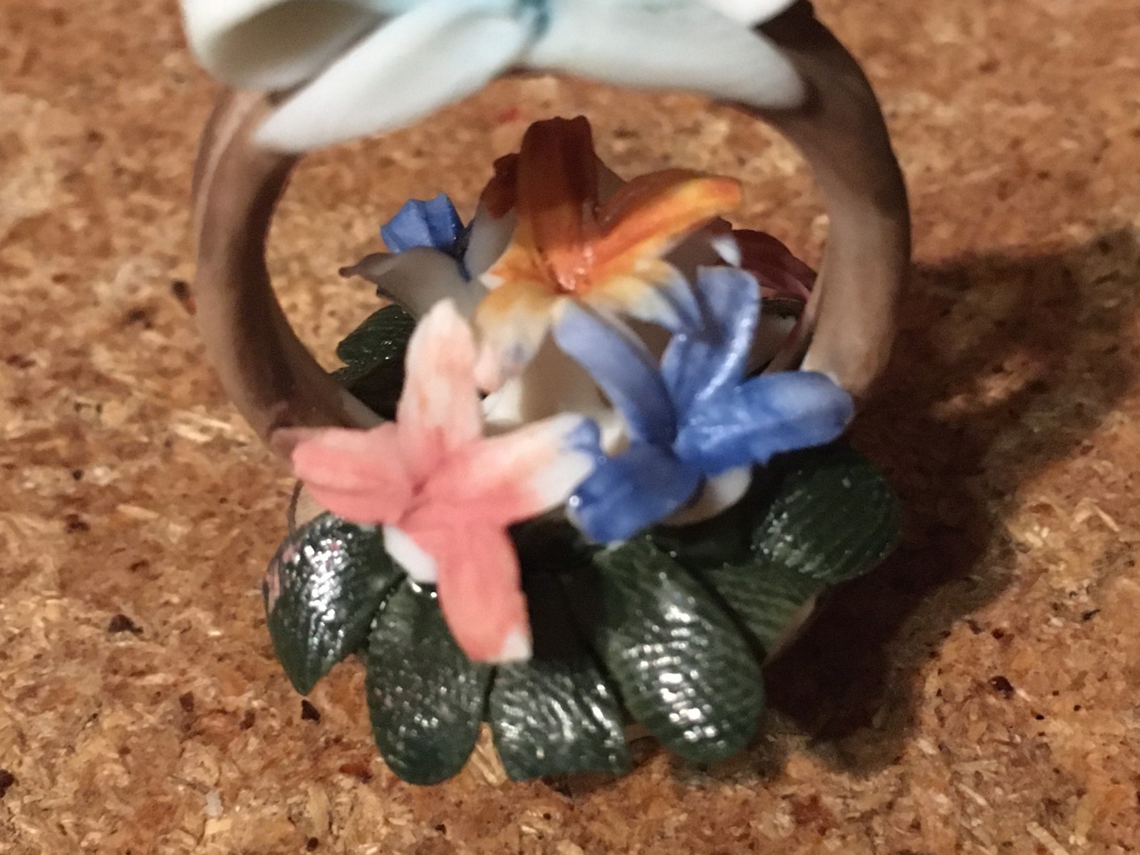 LOT OF 4 VINTAGE CAPODIMONTE MINIATURE FLOWER BASKETS / WRONGWAY052