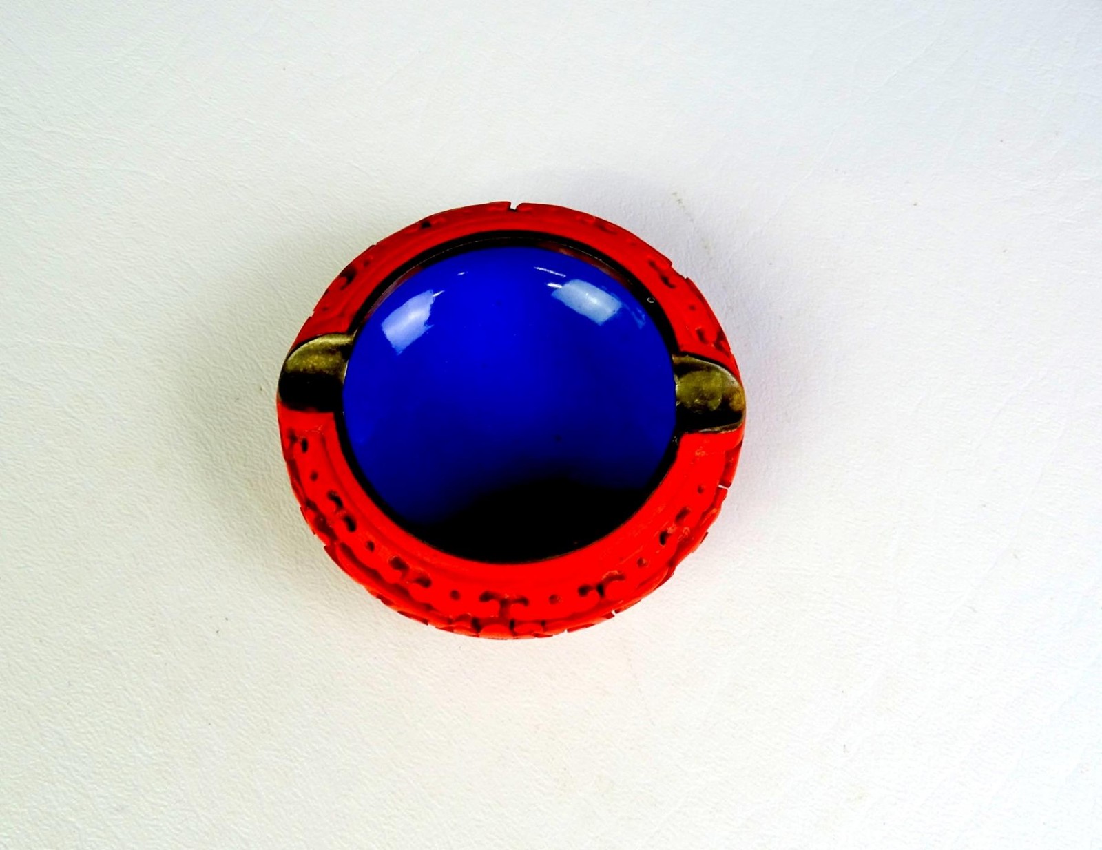 Chinese Cinnabar Red Lacquer Carved Floral And Brass Blue Enamel 2 7/8″ Ashtray