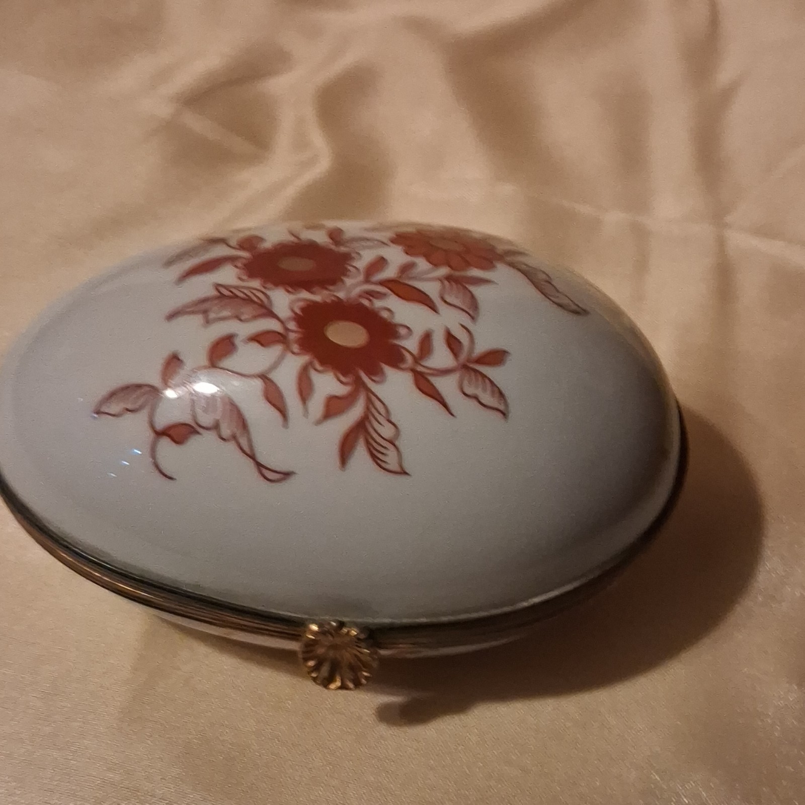 Porcelaine de Paris Oval Floral Porcelain Trinket Box France White Red Gold