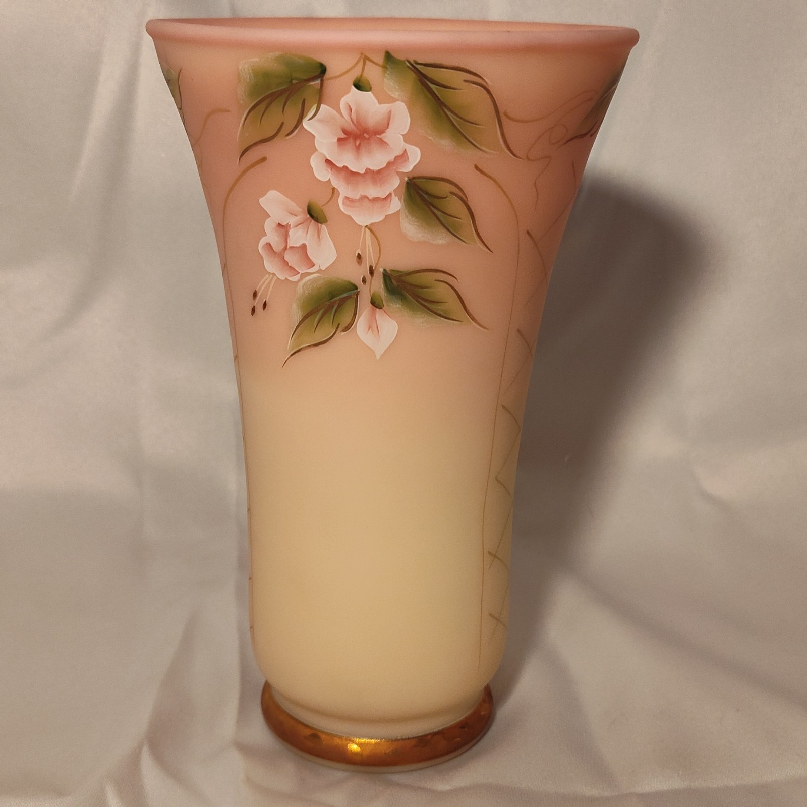Fenton Connoisseur Collection Burmese Hummingbird Hand Painted Glass Vase
