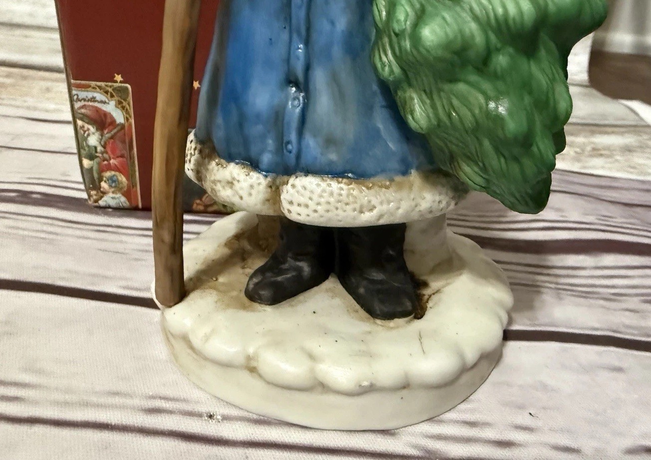 Enesco The Santa Claus Shoppe Blue Santa With Tree Figurine Original Box