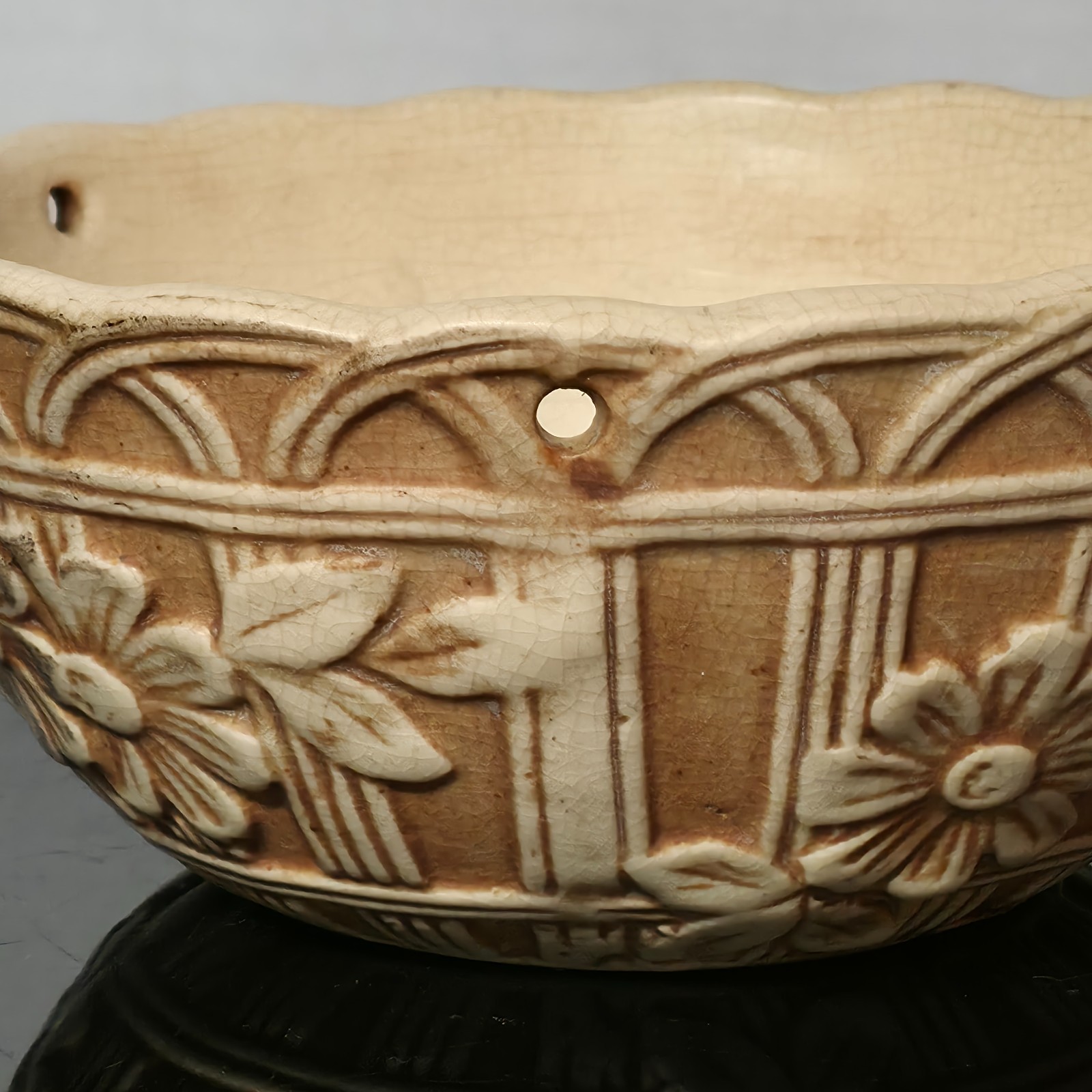 Weller Pottery Clinton Ivory Daisy Hanging Basket